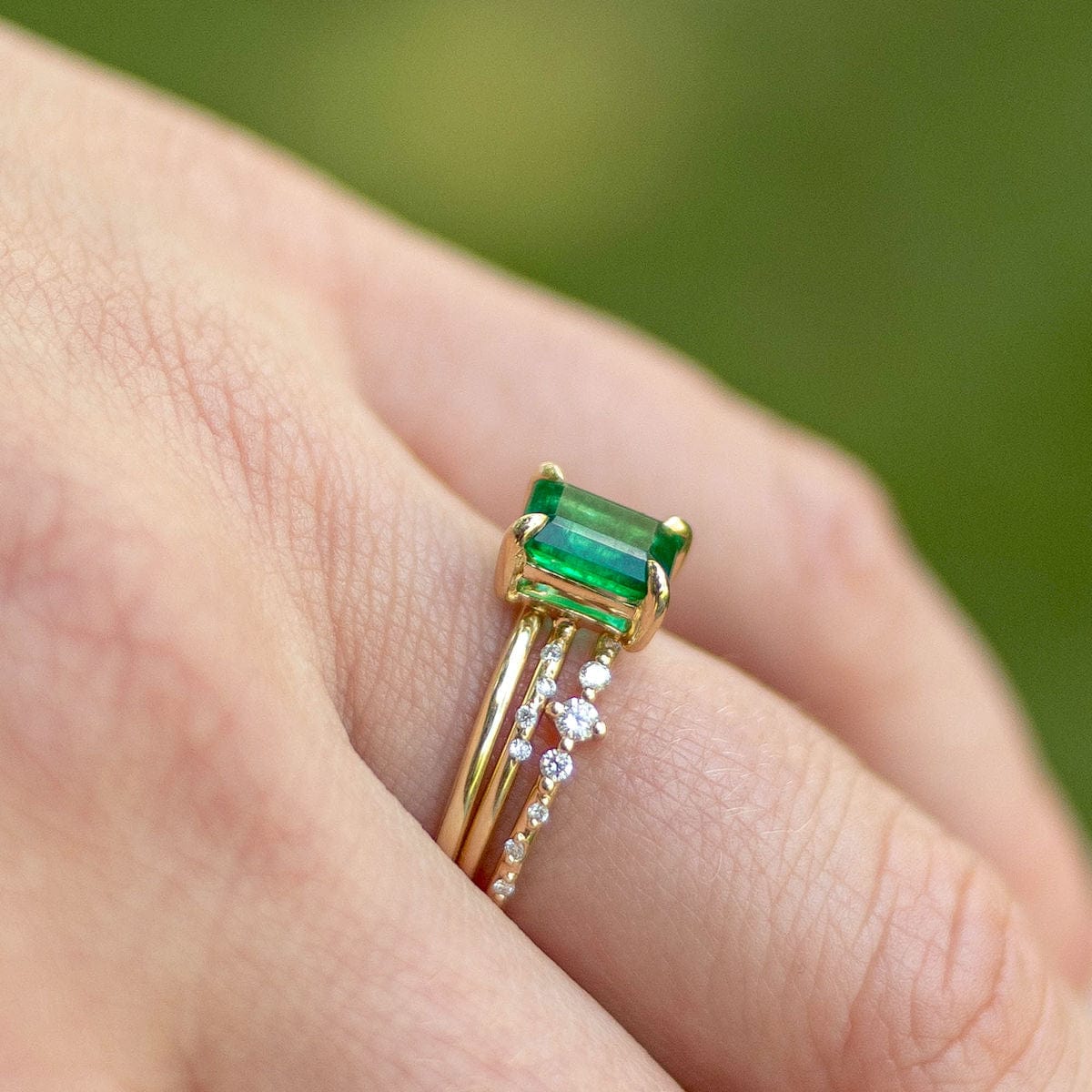 Stunning 14K Gold Large Starry Emerald Ring for Women - Elegant Statement Jewelry for Parties, Weddings & Special Occasions