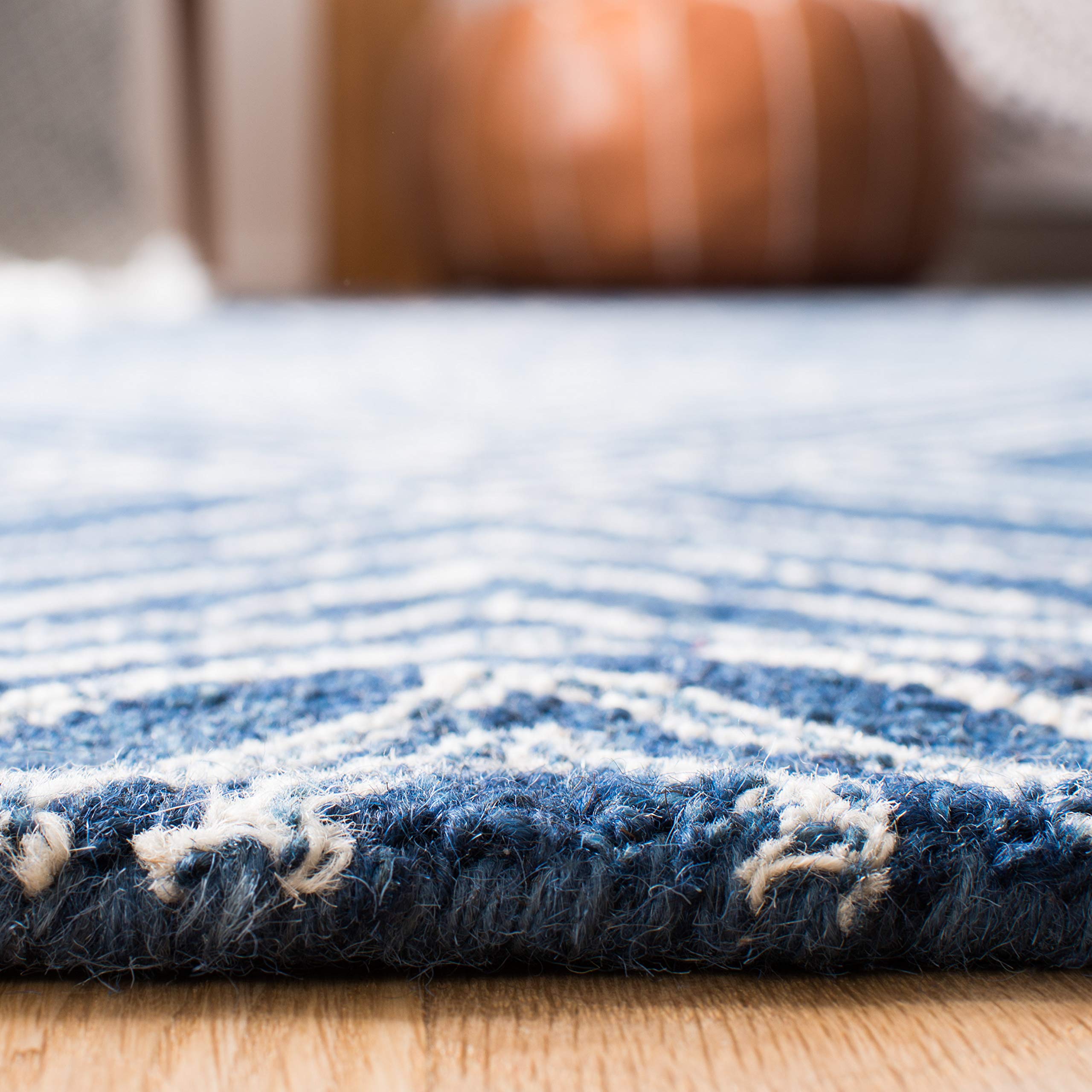 SAFAVIEH Micro-Loop Collection Handmade Wool Area Rug - 5' x 8' Navy & Ivory, Non-Slip Living Room & Bedroom Rug for High Traffic Areas | Durable Floor Covering for Home Decor (MLP608N)