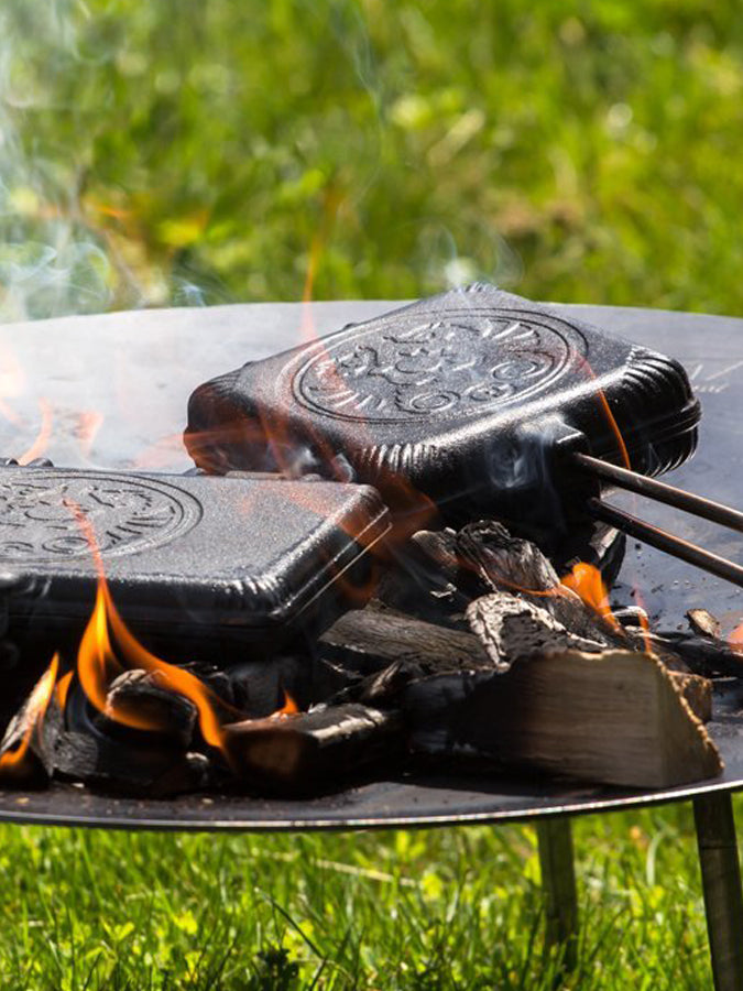 Petromax Cast Iron Sandwich Press & Grill - Perfect for Paninis, Grilled Cheese, and Outdoor Camping Cooking