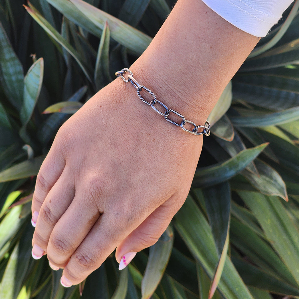 Elegant Jade Rope Chain Bracelet for Women - Natural Stone Beaded Adjustable Wrist Jewelry - Perfect for Daily Wear, Gifts & Special Occasions