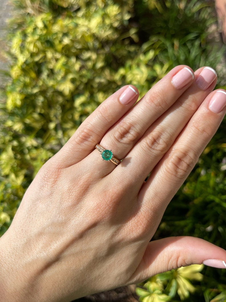 1.02tcw Two-Toned 14K Gold Emerald & Diamond Accent 6-Prong Ring - Round Cut Engagement Ring for Women, Perfect for Wedding, Anniversary & Special Occasions