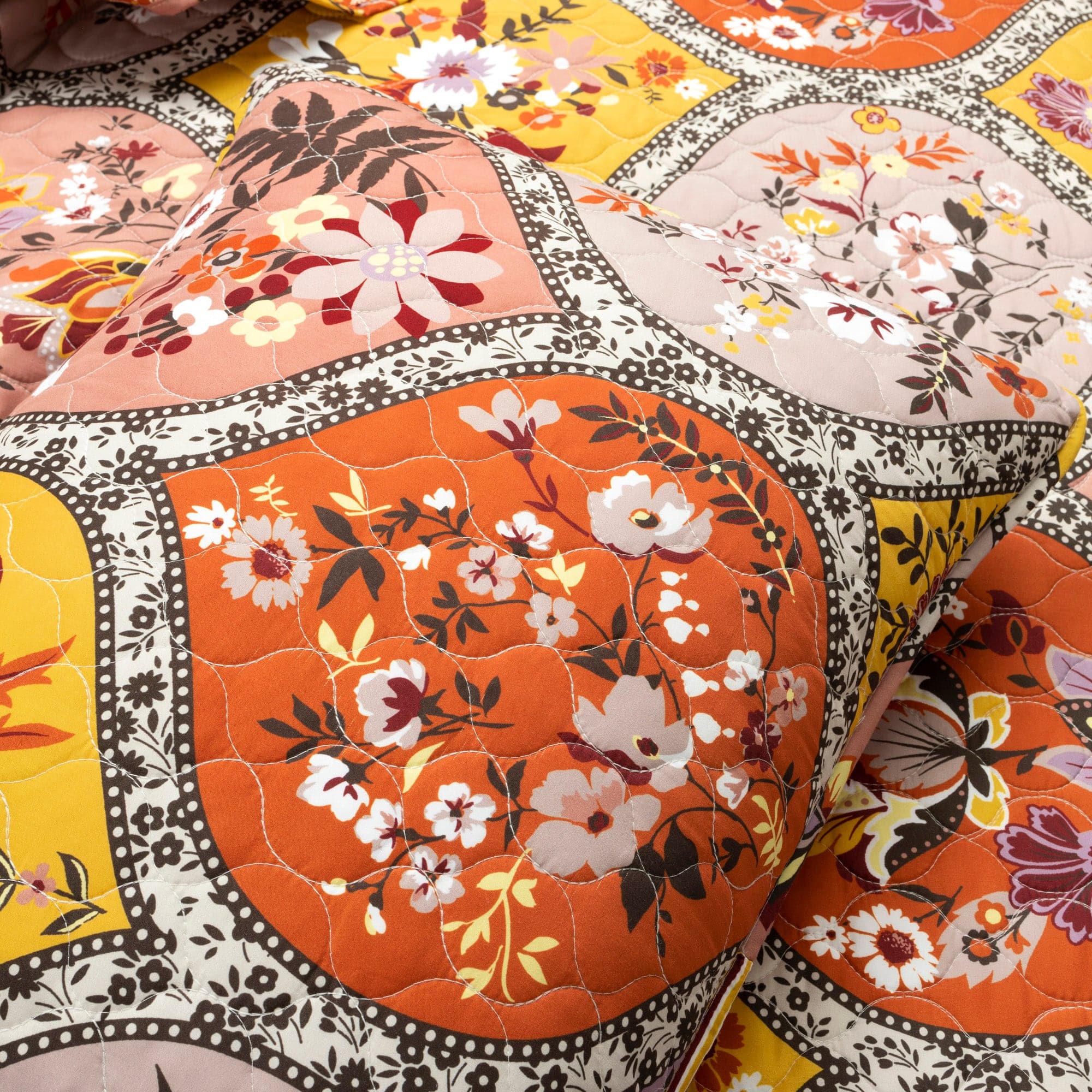 Bohemian Flower Cotton Quilt 3-Piece Bedding Set | Soft & Breathable Comforter, Pillow Shams & Bed Skirt | Perfect for Boho Chic Bedroom Decor & Guest Room Styling