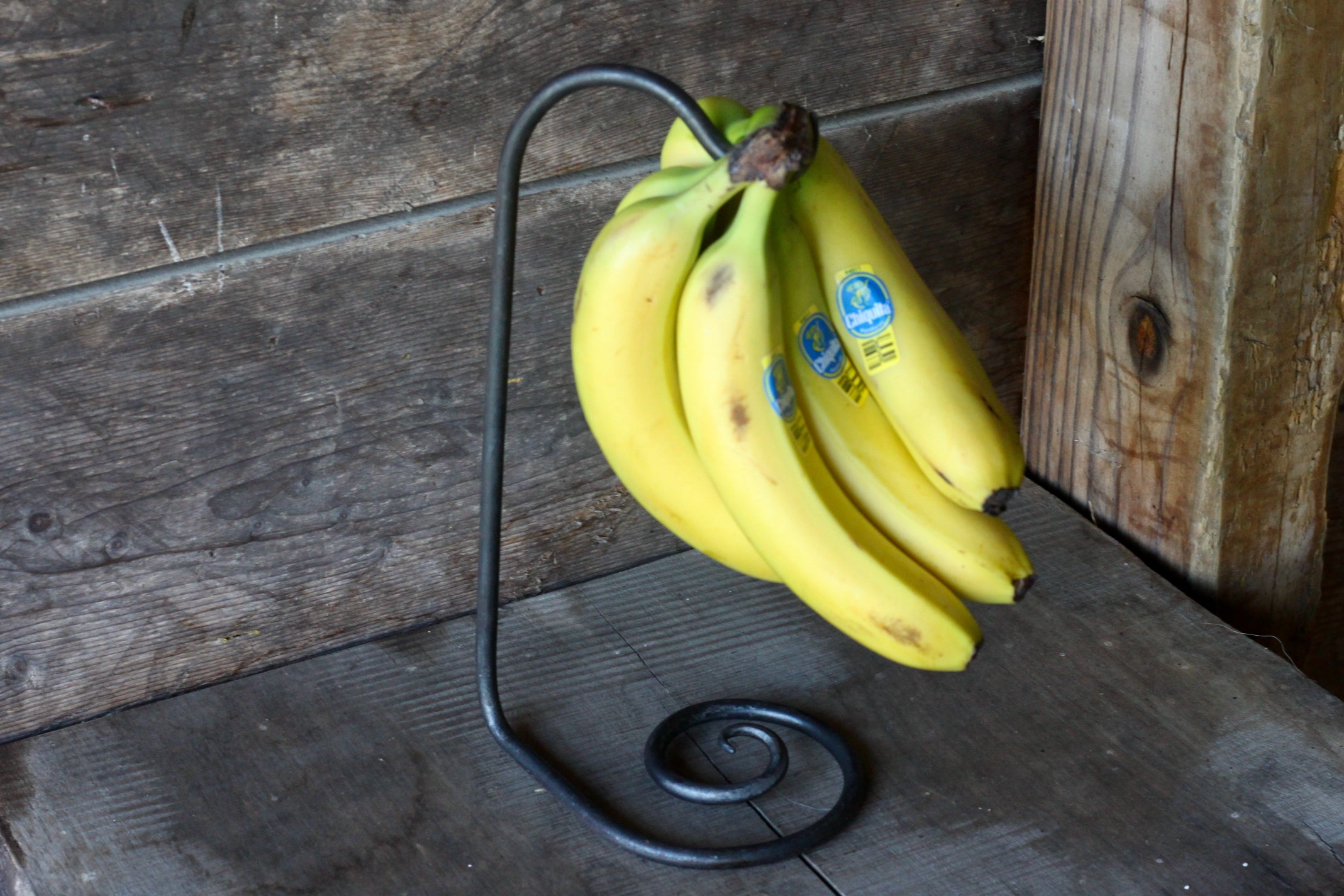 Premium Banana Holder - Sturdy Countertop Fruit Stand for Kitchen, Dining Room, or Office - Perfect for Organizing Bananas, Apples, and Other Fruits