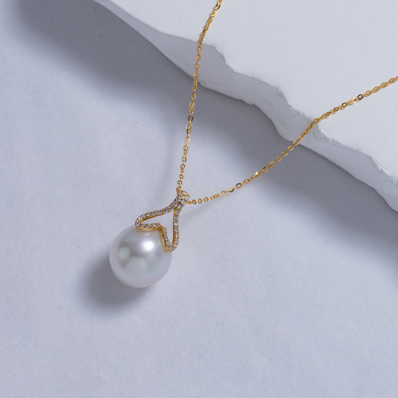 18K Solid Gold Australian White Diamond & Saltwater Pearl Necklace KN00134 - Elegant Jewelry for Weddings, Parties & Special Occasions