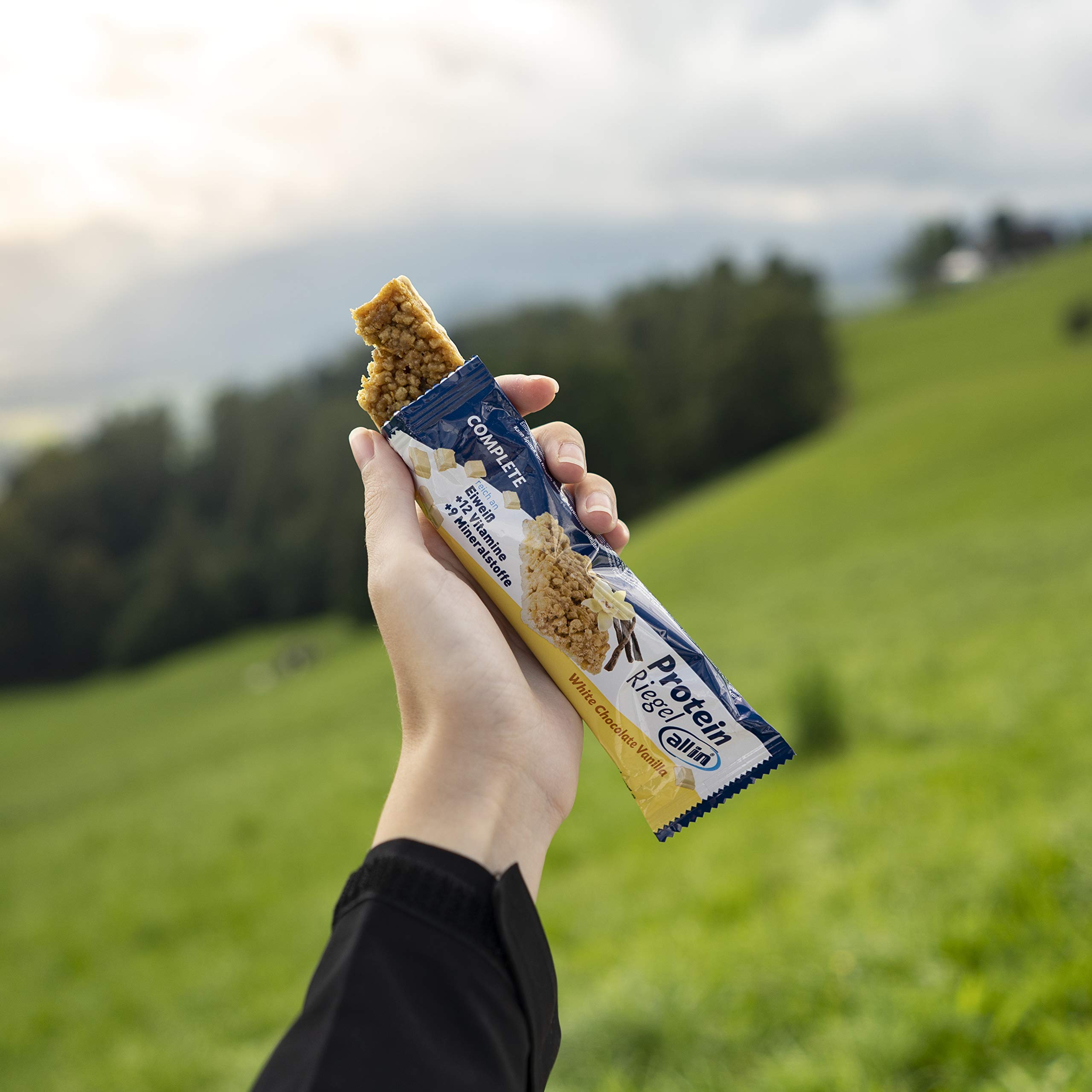 All in® COMPLETE Protein Bar White Chocolate & Vanilla 25-Pack (40g Each) - High Protein Snack with White Chocolate & Vanilla | Meal Replacement Bar for Fitness, Weight Loss & On-the-Go Nutrition | Perfect for Gym, Work & Healthy Lifestyle