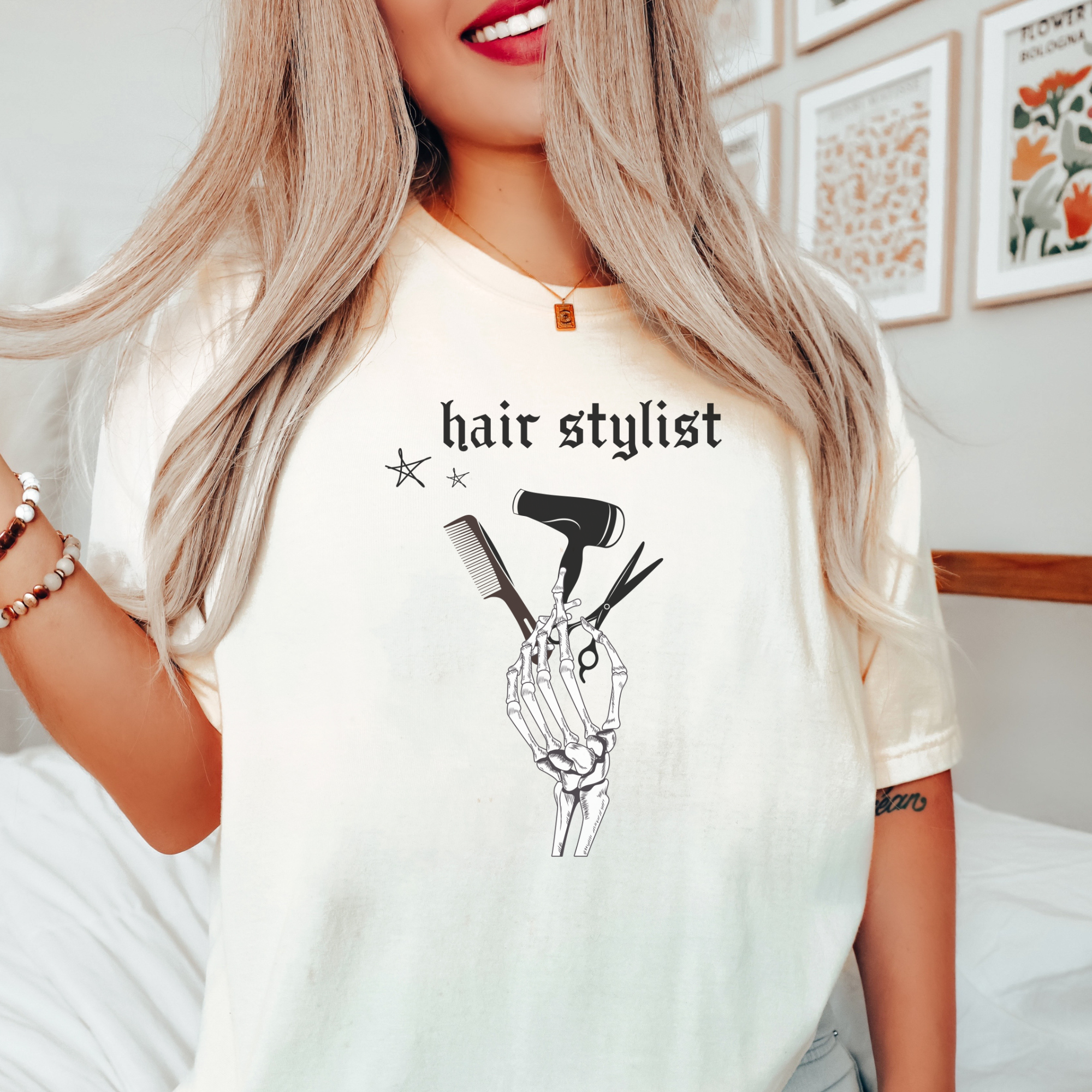 Stylish Hair Stylist T-Shirt - Trendy Oversized Barber Shirt for Hairdressers | Perfect Gift for Hair Witches & Salon Professionals | Great for Work, Halloween & Cosplay