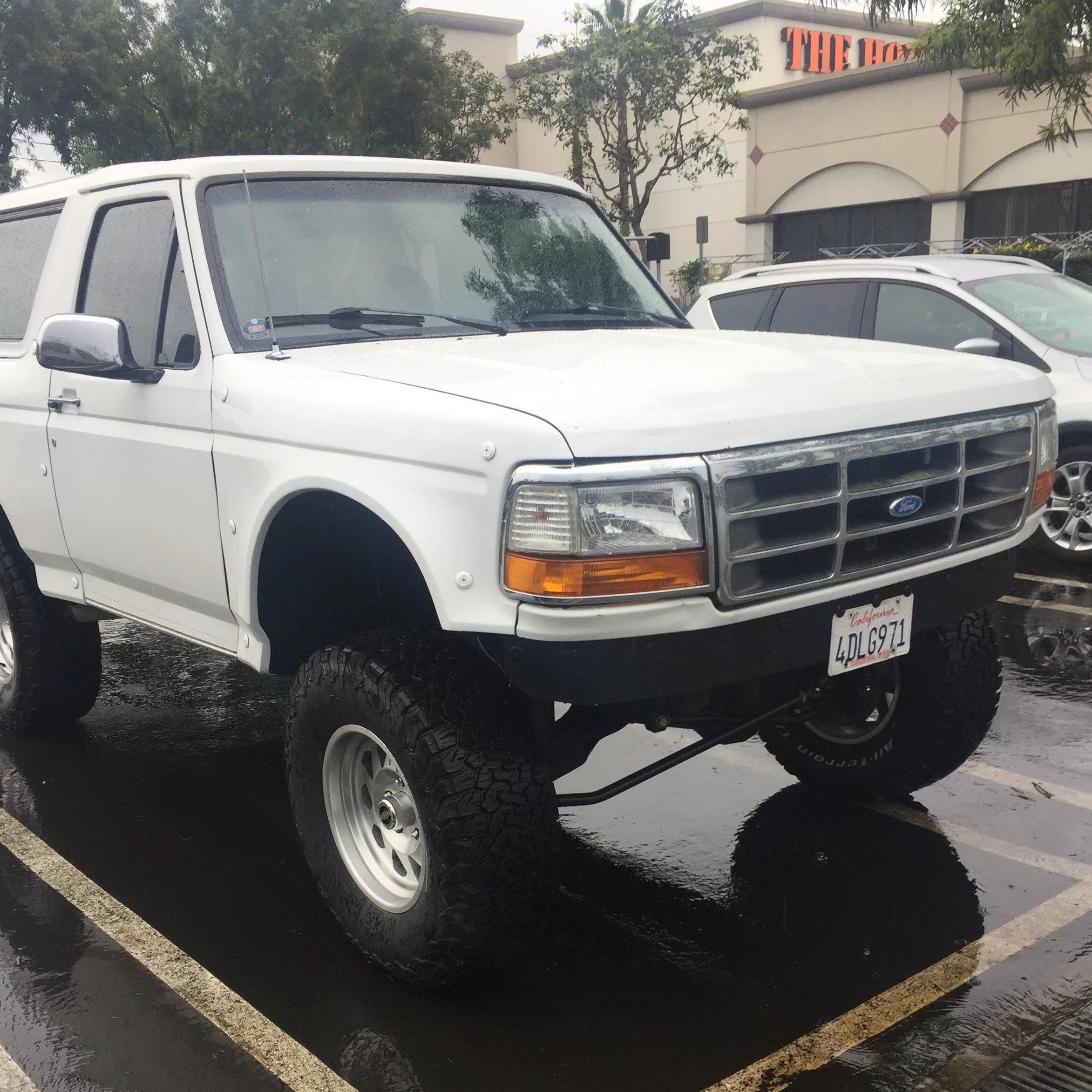 92-96 Ford Bronco Fiberglass Fenders - Durable Aftermarket Replacement Parts for Off-Road & Custom Builds | Perfect for Trail Riding, Rock Crawling & Restoration Projects