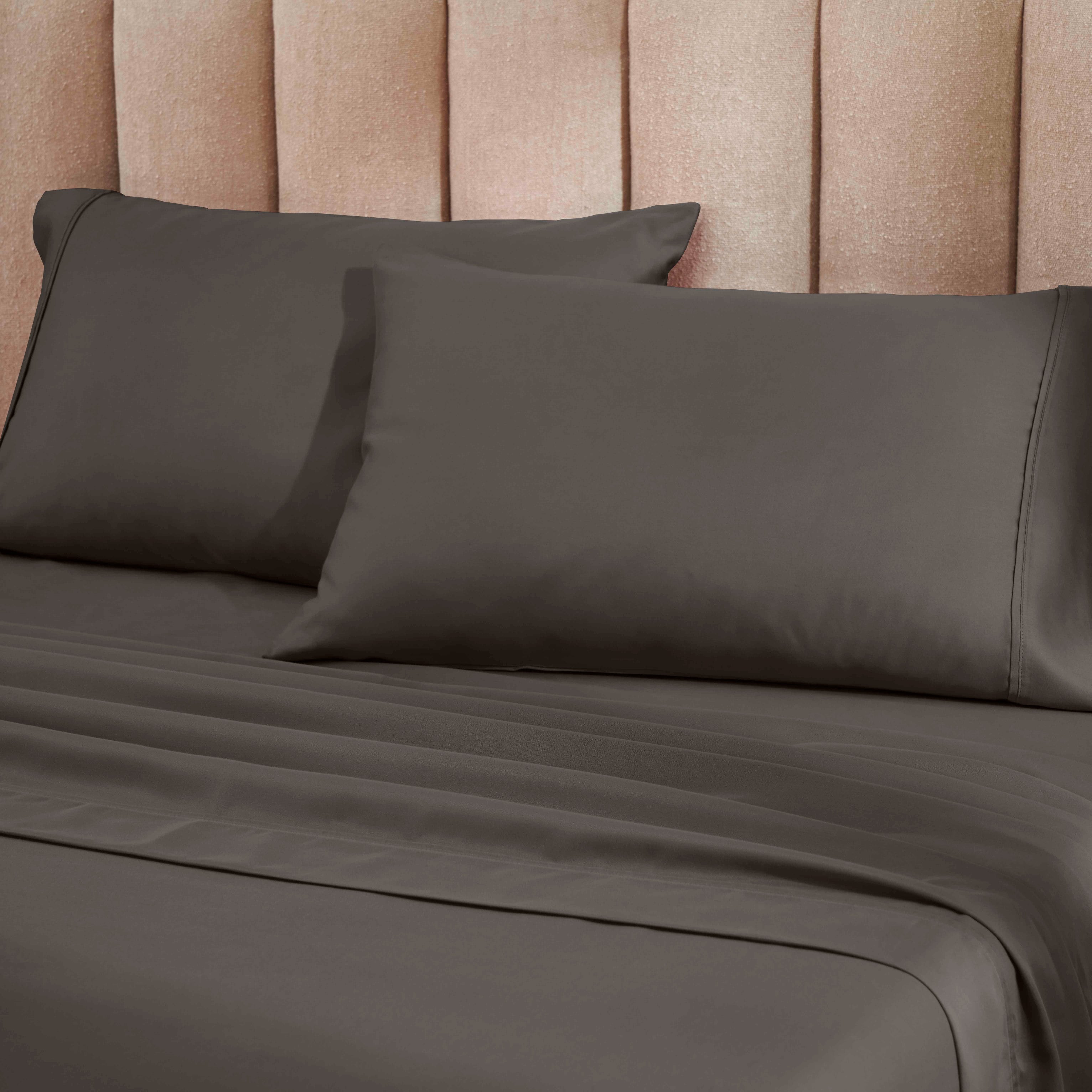 1200 Thread Count Cotton Rich Solid Deep Pocket Bed Sheet Set - Queen Size, Ultra Soft & Breathable - Perfect for Luxury Hotels, Guest Rooms & Master Bedrooms