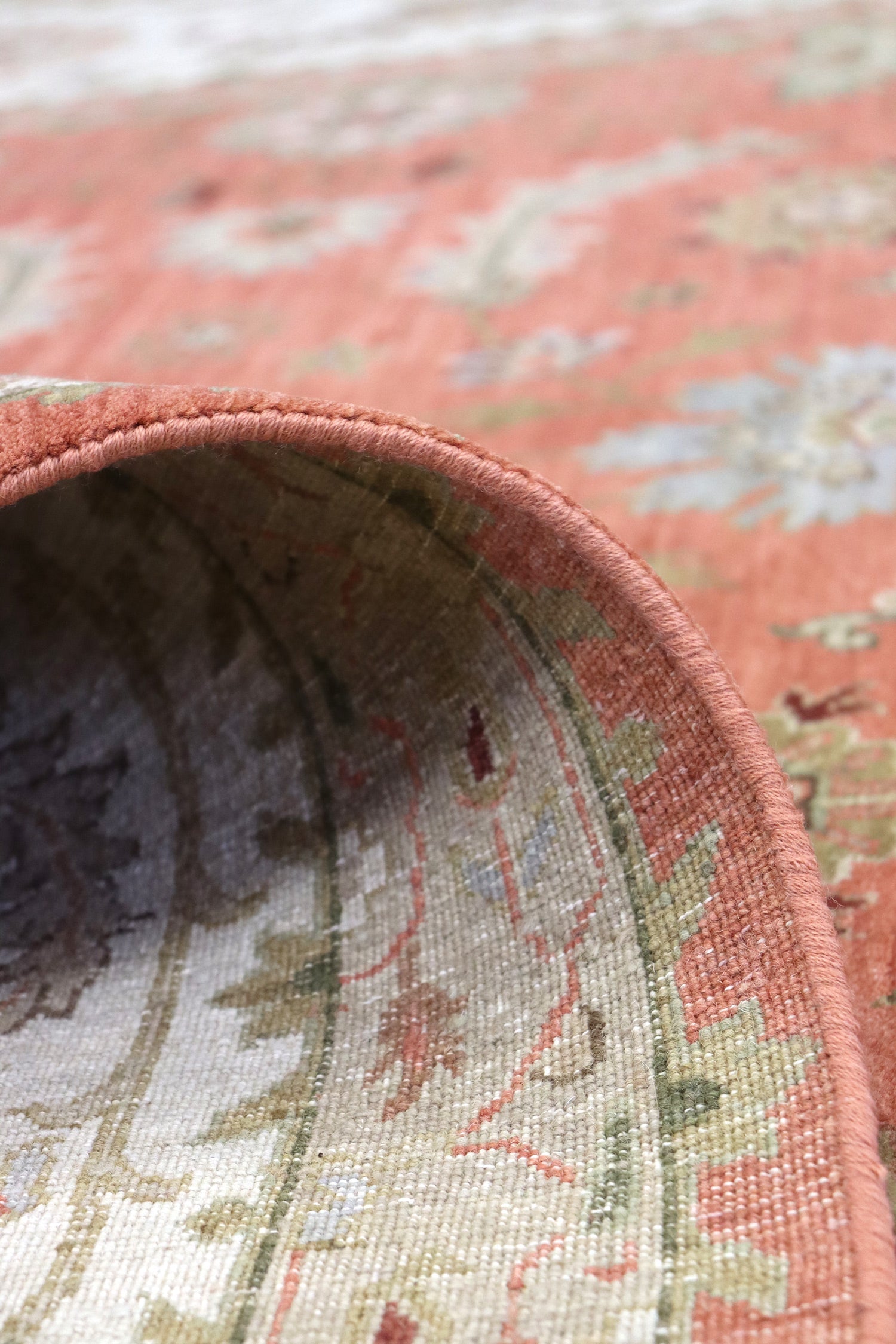 Handwoven Agra Transitional Area Rug J65718 - Perfect for Living Room, Bedroom, and Home Decor