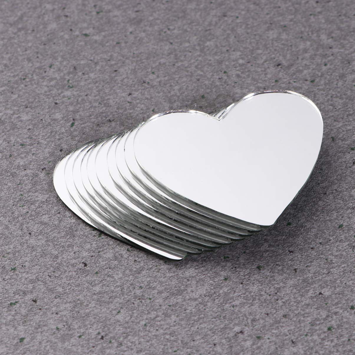 Healifty Round Craft Mirror 20 Pcs - Glass Mirror Tiles, Heart Shaped Mini Mirrors for DIY Arts & Crafts, Home Decor, Scrapbooking, and Mosaic Projects