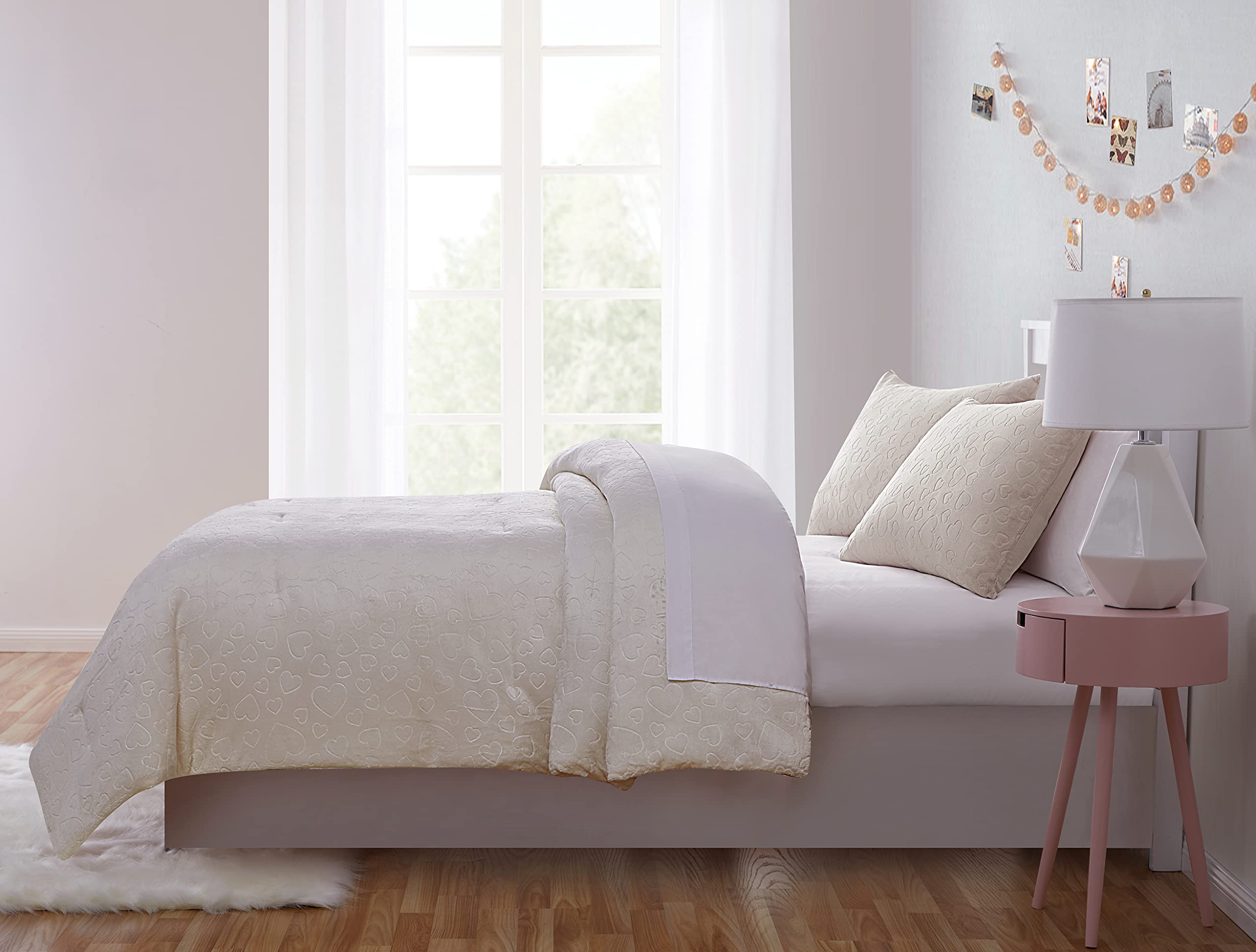 Olivia & Finn Twin Size Comforter Set - Soft Plush Bedding with Matching Sham, Kids Room Decor, Cozy Flannel Twin Bed Set (Plush Hearts White, 2-Piece) | Perfect for Children's Bedrooms, Sleepovers & Cozy Winter Nights