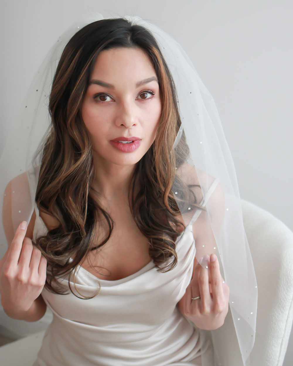 Sparkling Rhinestone Wedding Veil with Crystals - Elegant Bridal Accessory for Ceremony & Reception
