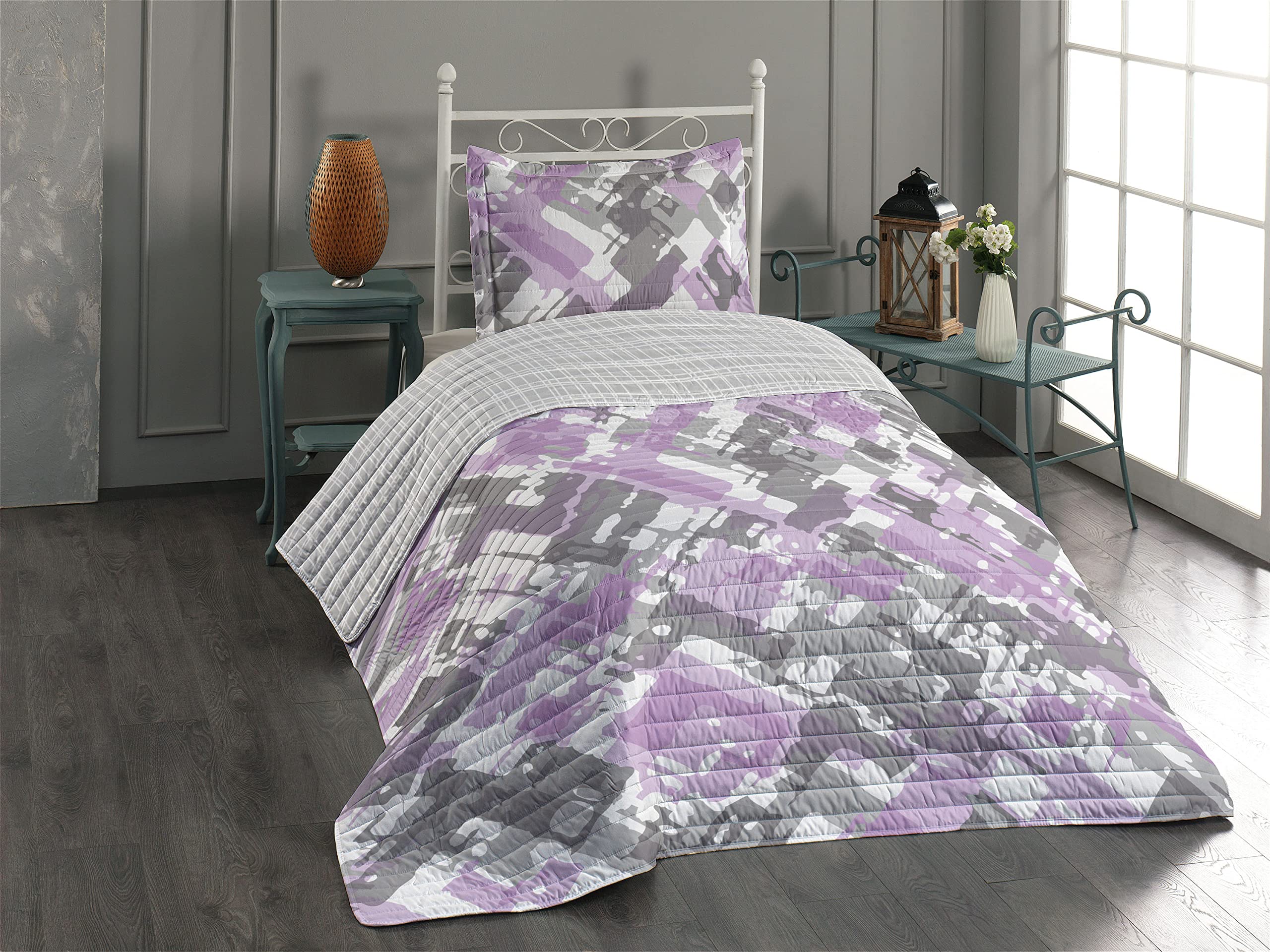 Ambesonne Reversible Geometric Bedspread Set - Abstract Watercolor Brushstroke Design, Grunge Style Microfiber Comforter & Pillow Shams, Twin Size Pale Lavender - Perfect for Modern Bedroom Decor, Guest Rooms & Bohemian Home Styling
