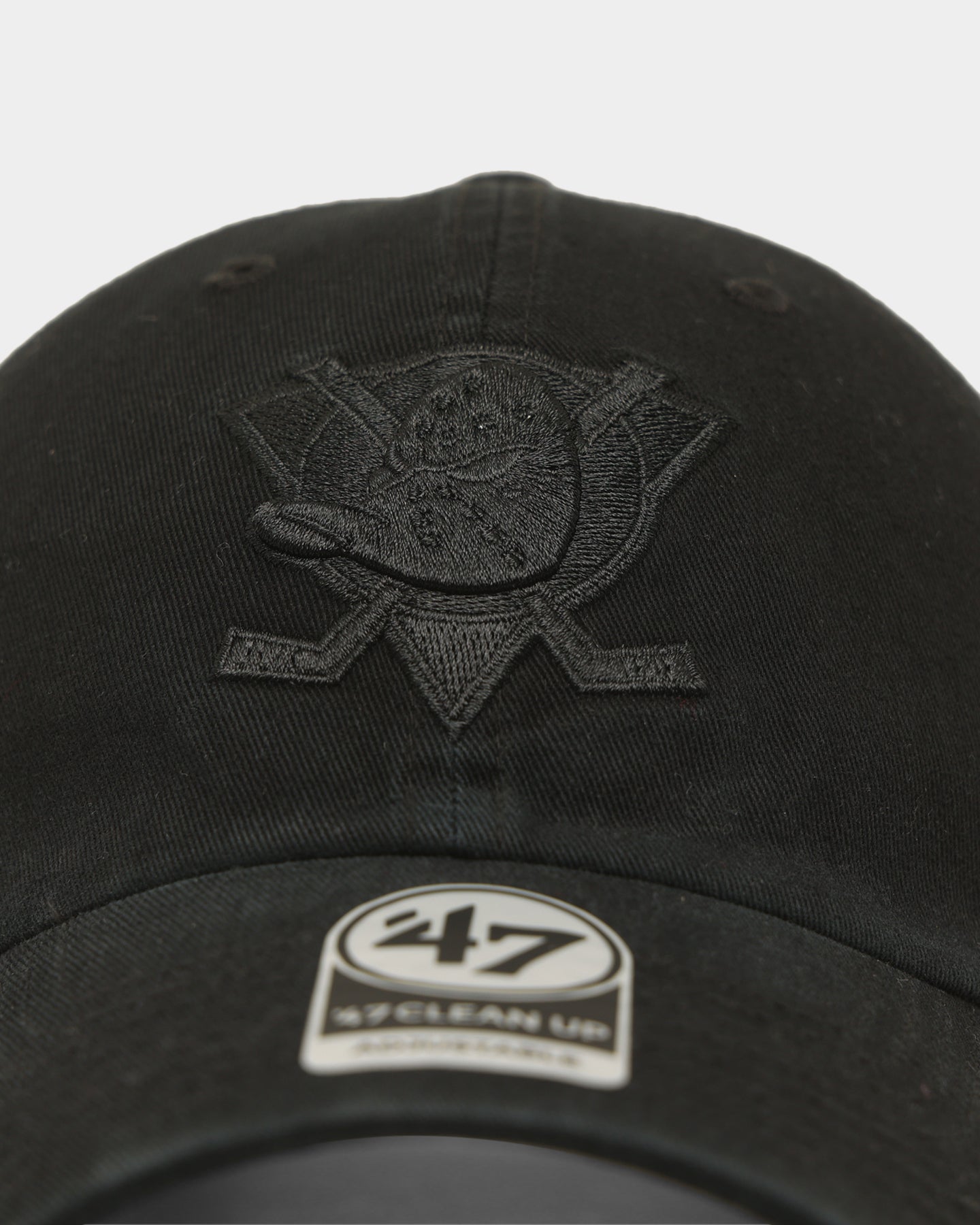 47 Brand Anaheim Ducks Clean Up Strapback Cap - Black/Black Adjustable Snapback Hat for Hockey Fans - Perfect for Game Day, Casual Wear & Sports Events
