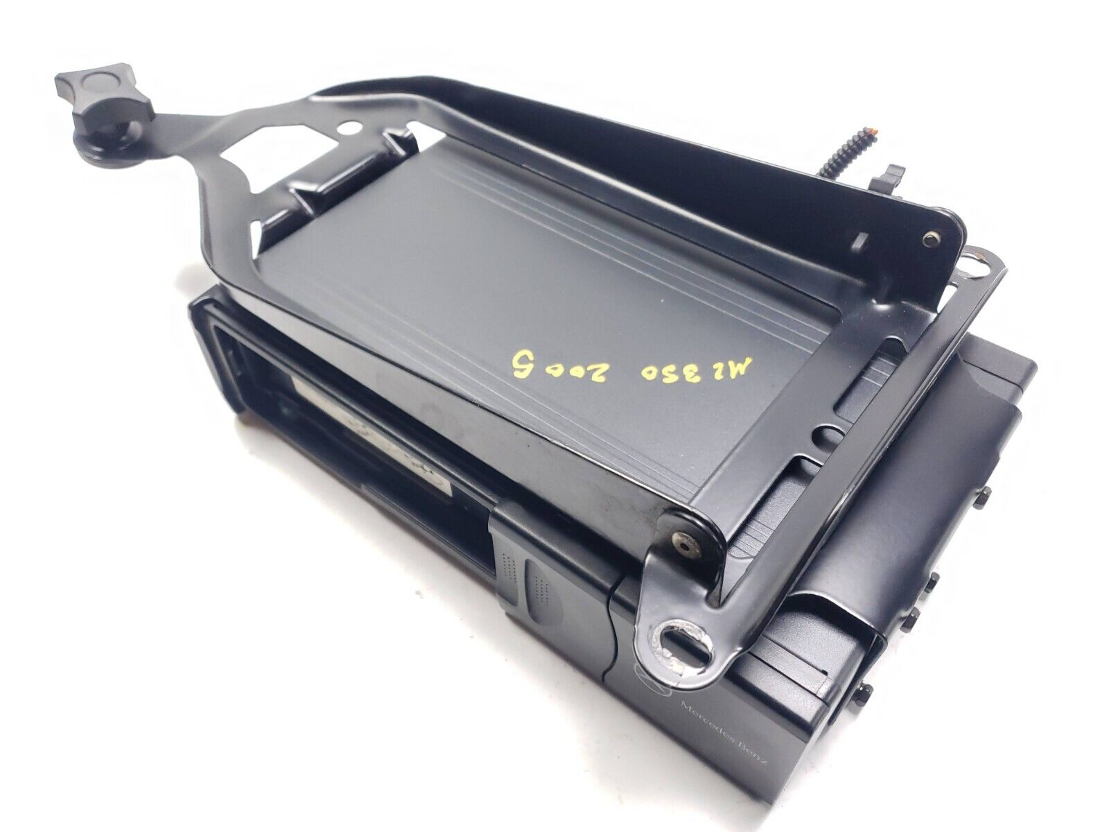 Original Mercedes W163 ML320 ML55 AMG 6-Disc CD Changer Player OEM 1638201589 - Perfect for Car Audio Upgrade & Classic Mercedes Restoration
