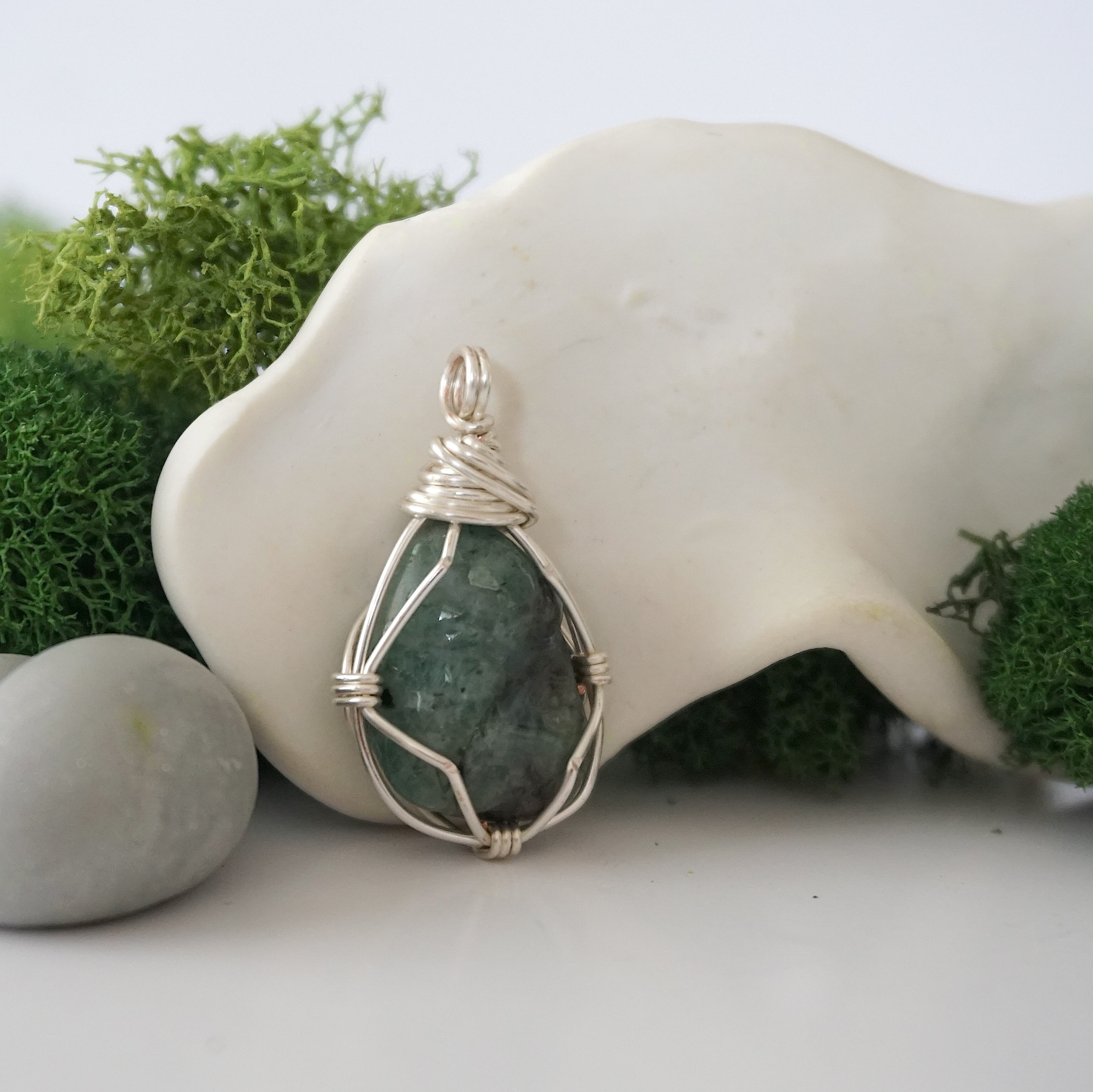 Emerald Birthstone Necklace for Women - Elegant Crystal Pendant Jewelry for Birthday, Anniversary & Mother's Day Gifts