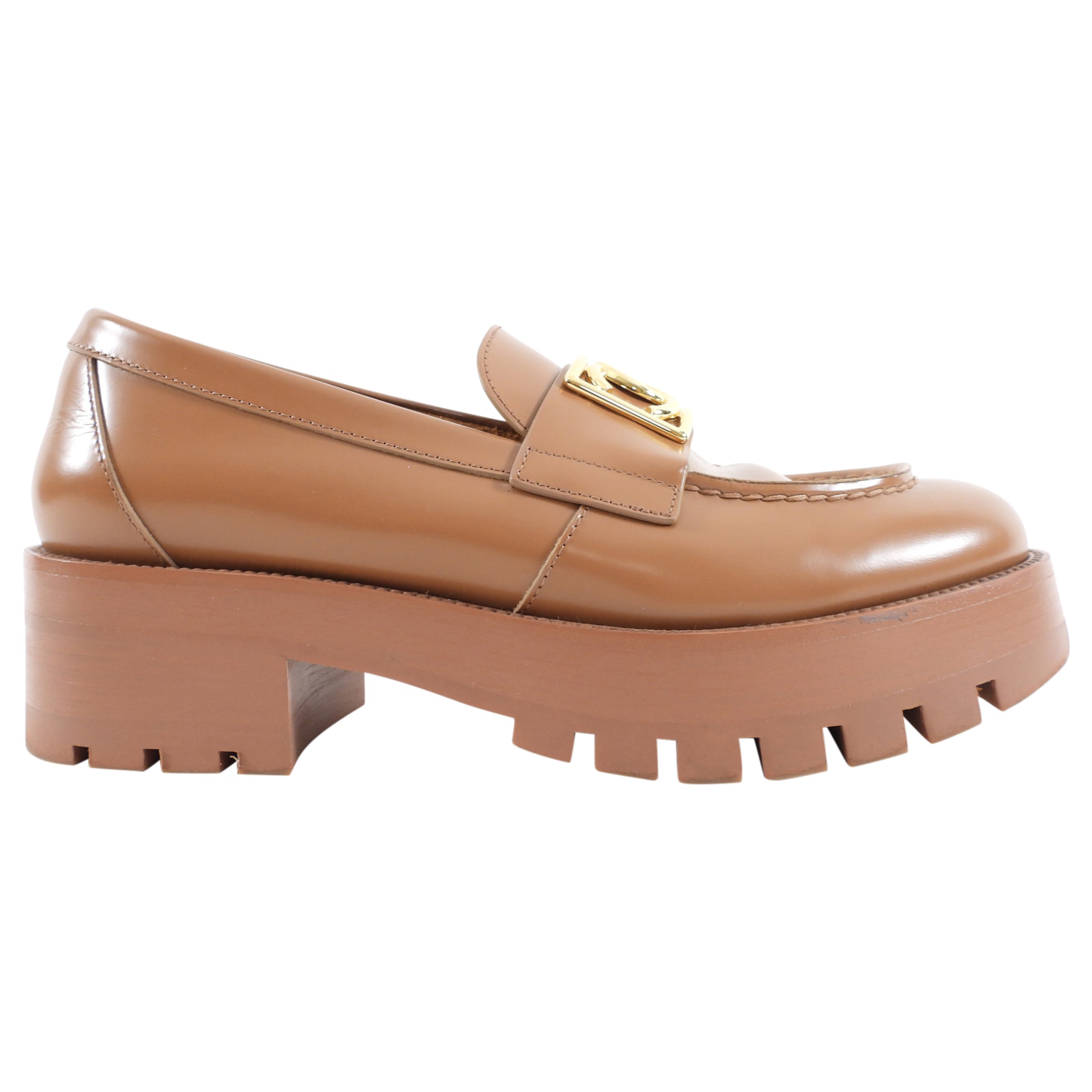 Chanel 2023 Tan Glossed Leather CC Tread Loafers Size 37 - Women's Luxury Designer Shoes for Work, Office & Formal Occasions