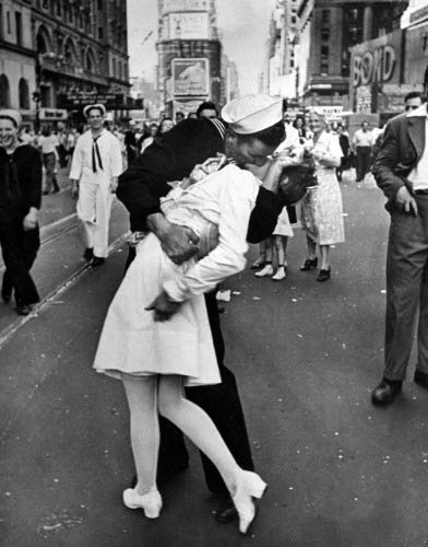 VJ Day Times Square Kiss Poster - 17x22 Inch Laminated Vintage WWII Sailor & Nurse Photo - High Quality Bright Colors Wall Art for Home, Office & Classroom Decor - Perfect Gift for History Lovers & Veterans
