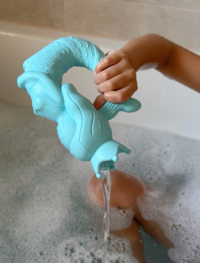 Mermaid Water Pourer - Elegant Scalloped Edge Glass Pitcher for Tea, Juice & Cocktails - Perfect for Parties, Weddings & Home Decor