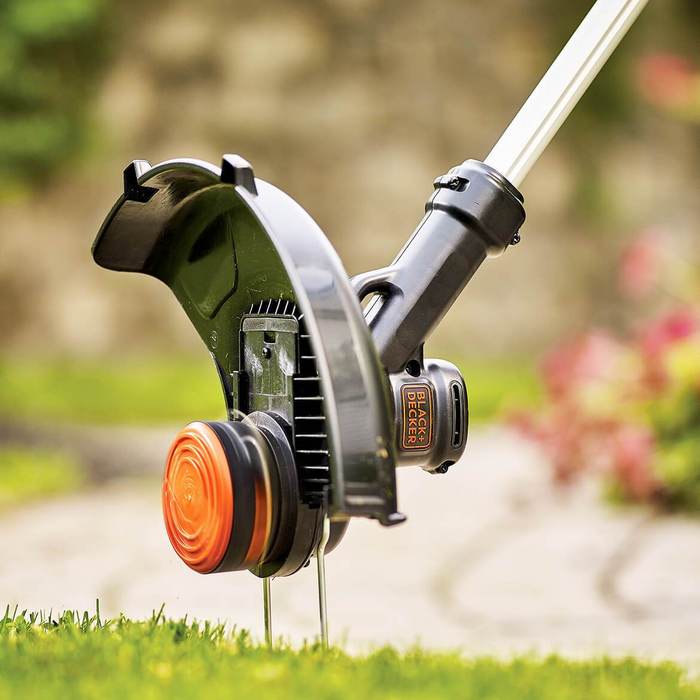 BLACK + DECKER 40V Max Lithium Cordless String Trimmer - LST140C (Refurbished with Full Warranty) | Lightweight Weed Eater for Lawn Edging & Yard Maintenance
