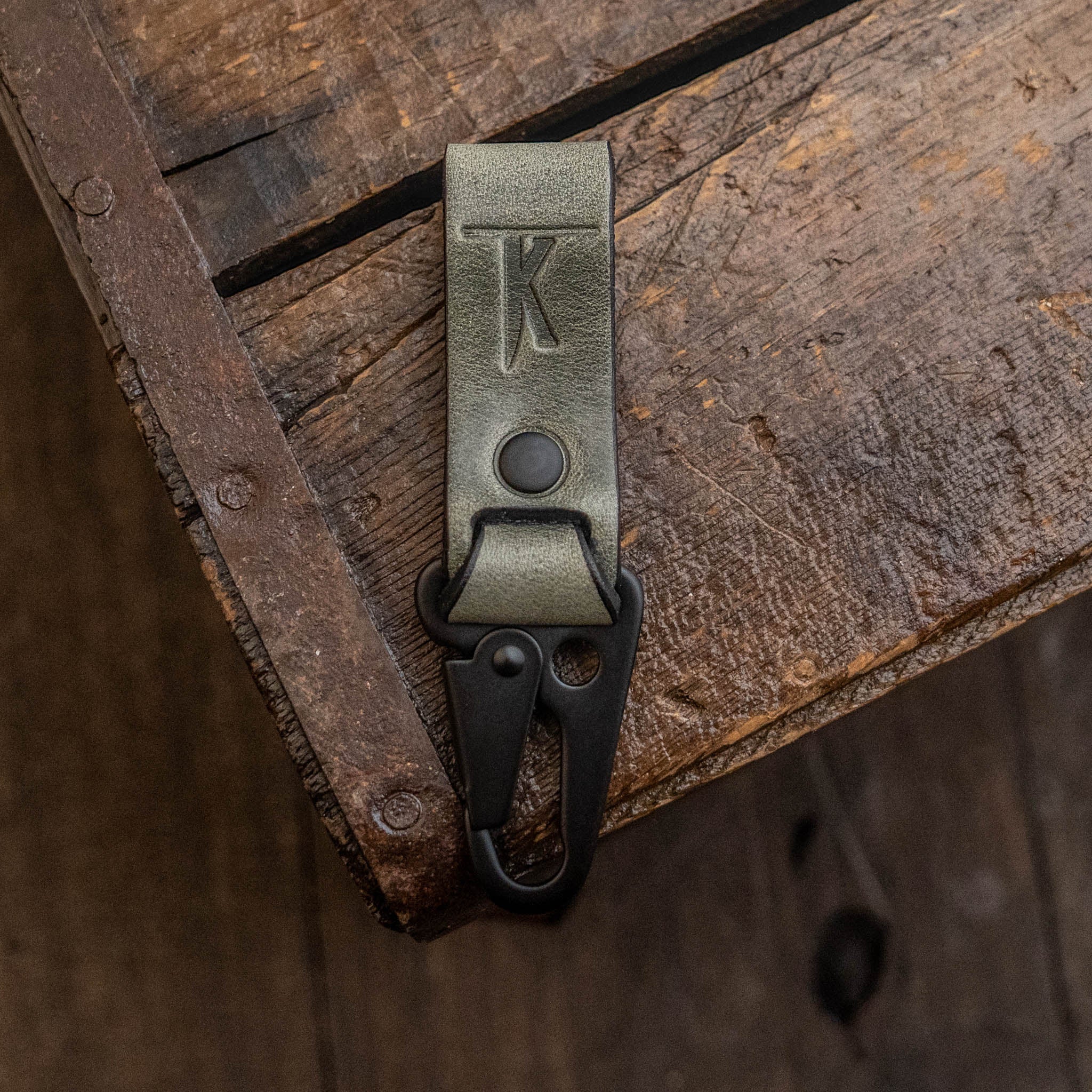 Premium Handmade Leather Key Loop Belt - Durable & Stylish Key Holder for Everyday Carry, Travel & Outdoor Adventures