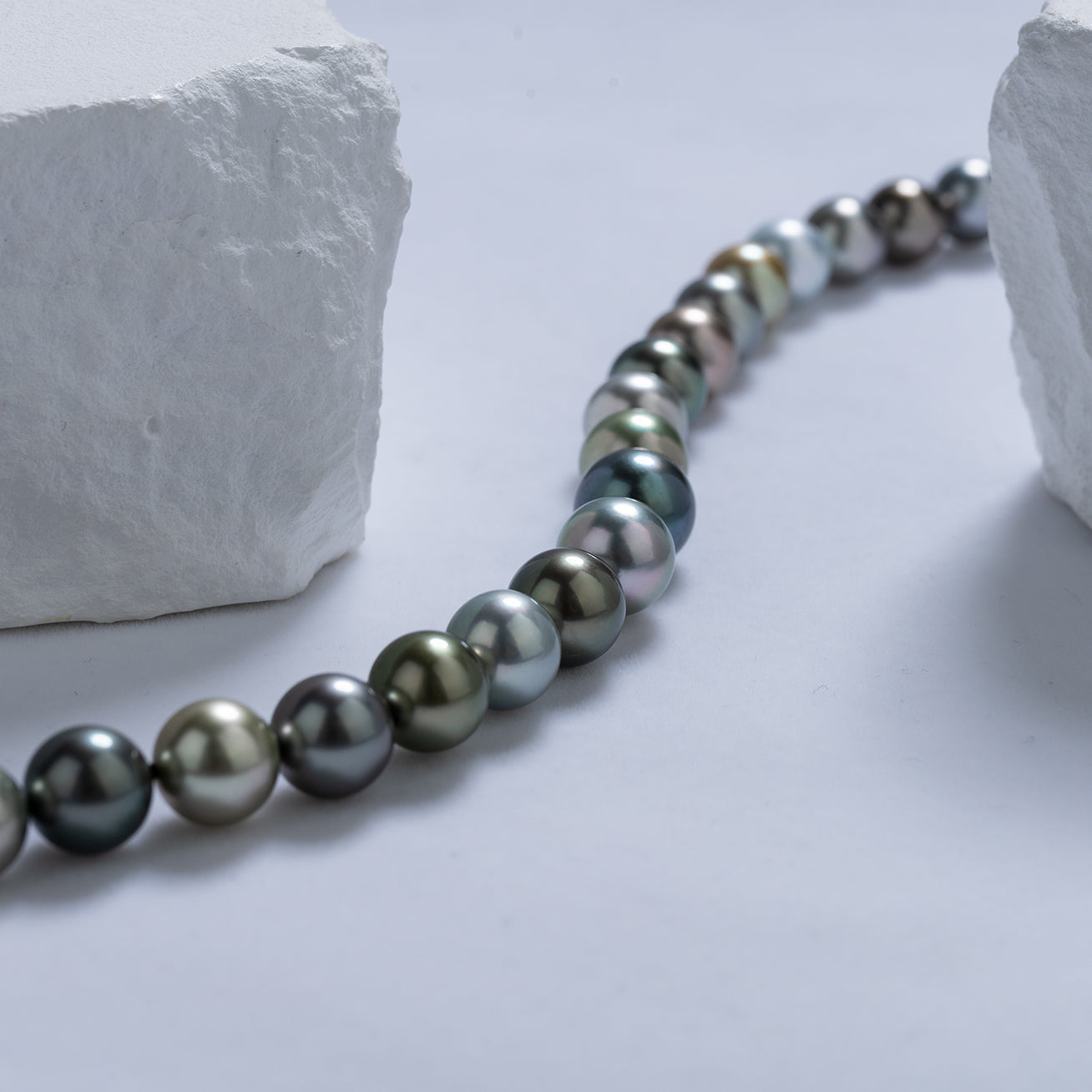 18K Gold Aurora Queen Tahitian Pearl Necklace - Elegant Black Pearl Jewelry for Women, Perfect for Weddings, Parties & Special Occasions | KN00153