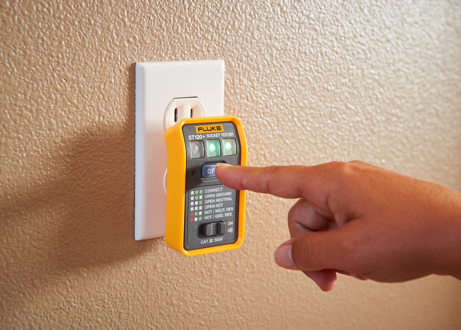 Fluke ST120+ GFCI Outlet Tester with Audible Alarm - Essential Electrical Safety Tool for Home & Professional Use