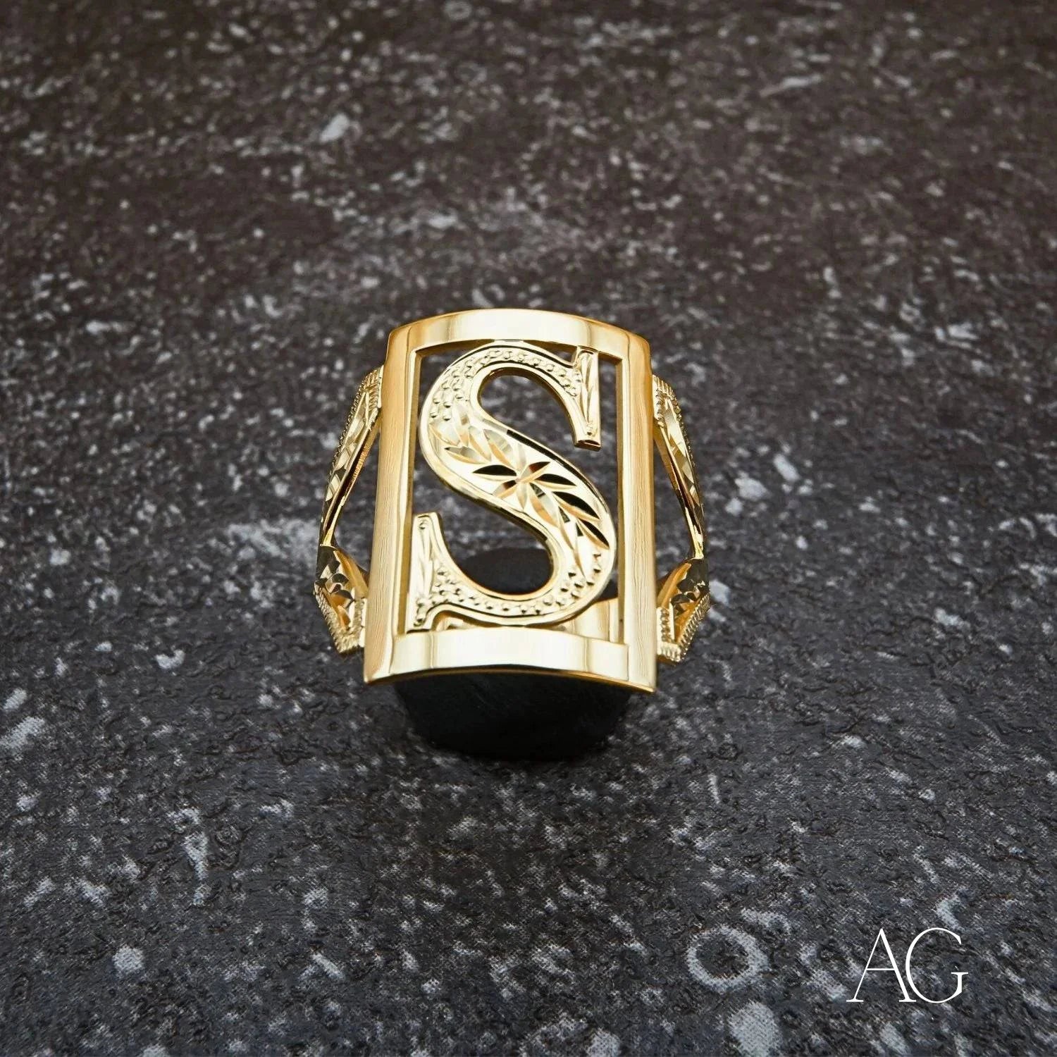 Elegant Personalized Initial Letter Ring for Women - Custom Monogram Name Ring - Perfect Gift for Birthday, Anniversary & Valentine's Day - Sterling Silver or Gold Plated Jewelry