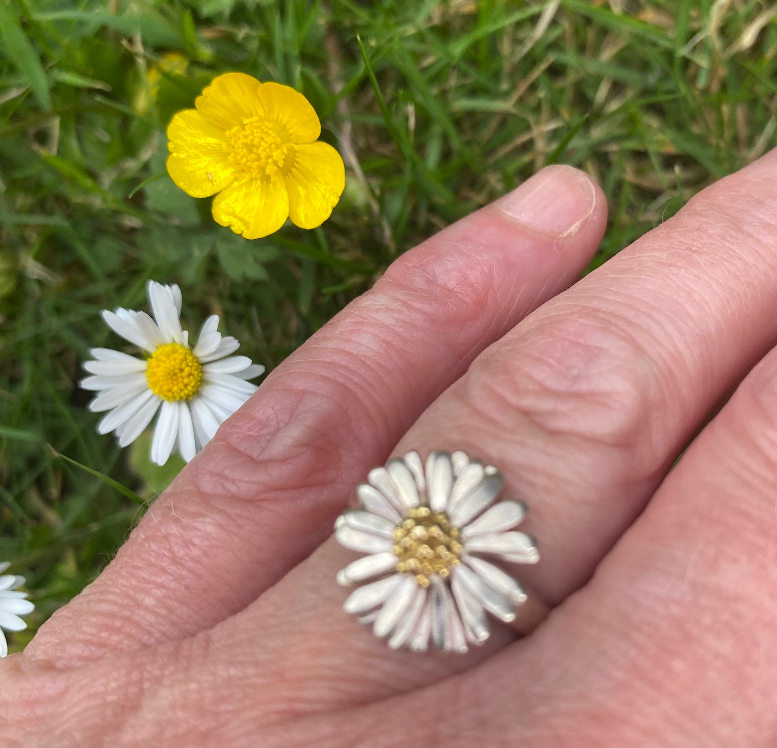 Sterling Silver Daisy Flower Ring - Size M for Women, Elegant Floral Jewelry for Everyday Wear & Special Occasions