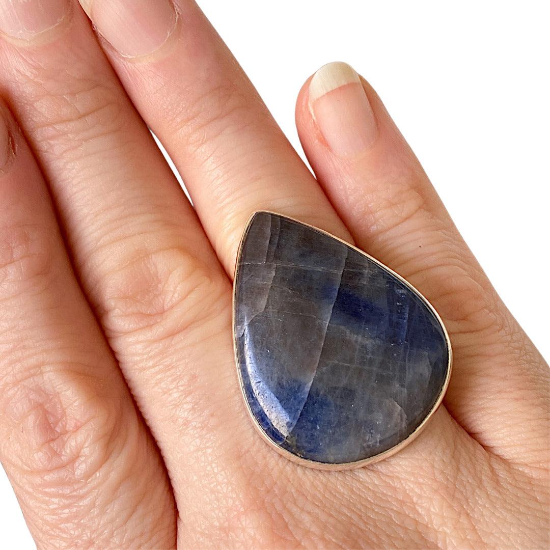 Sapphire Teardrop Beaten Band Ring - Size 9 - KRGJ1618 - Elegant Jewelry for Weddings, Parties & Special Occasions