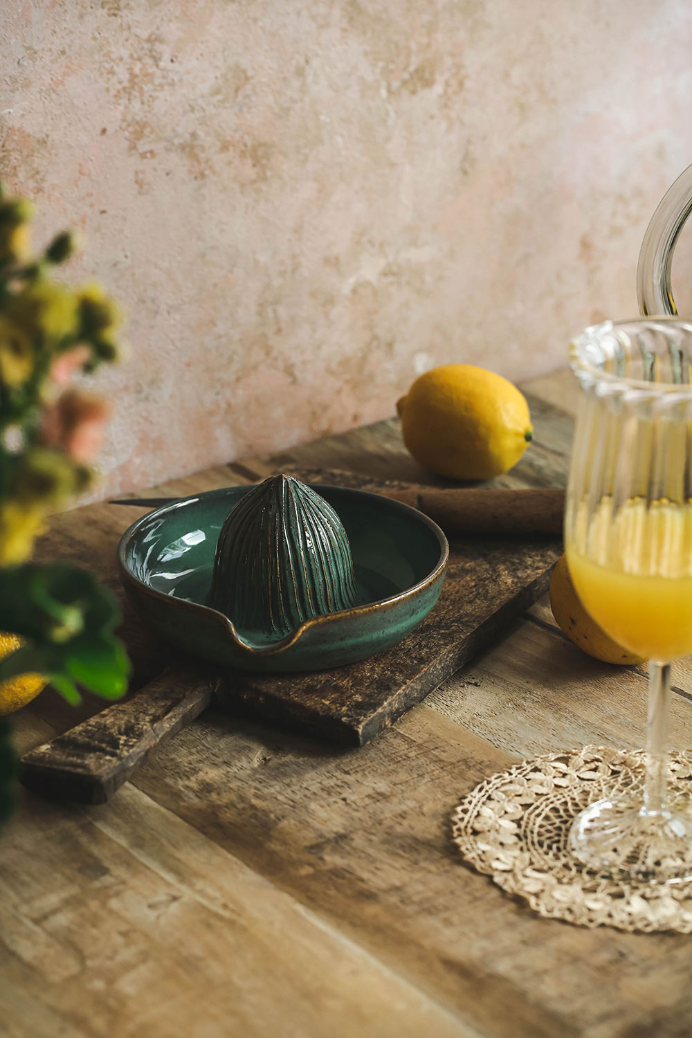 Premium Ceramic Citrus Juicer - Handmade Sage Green Lemon Squeezer for Fresh Orange, Lime & Grapefruit Juice - Perfect for Kitchen, Bar & Healthy Breakfast Prep