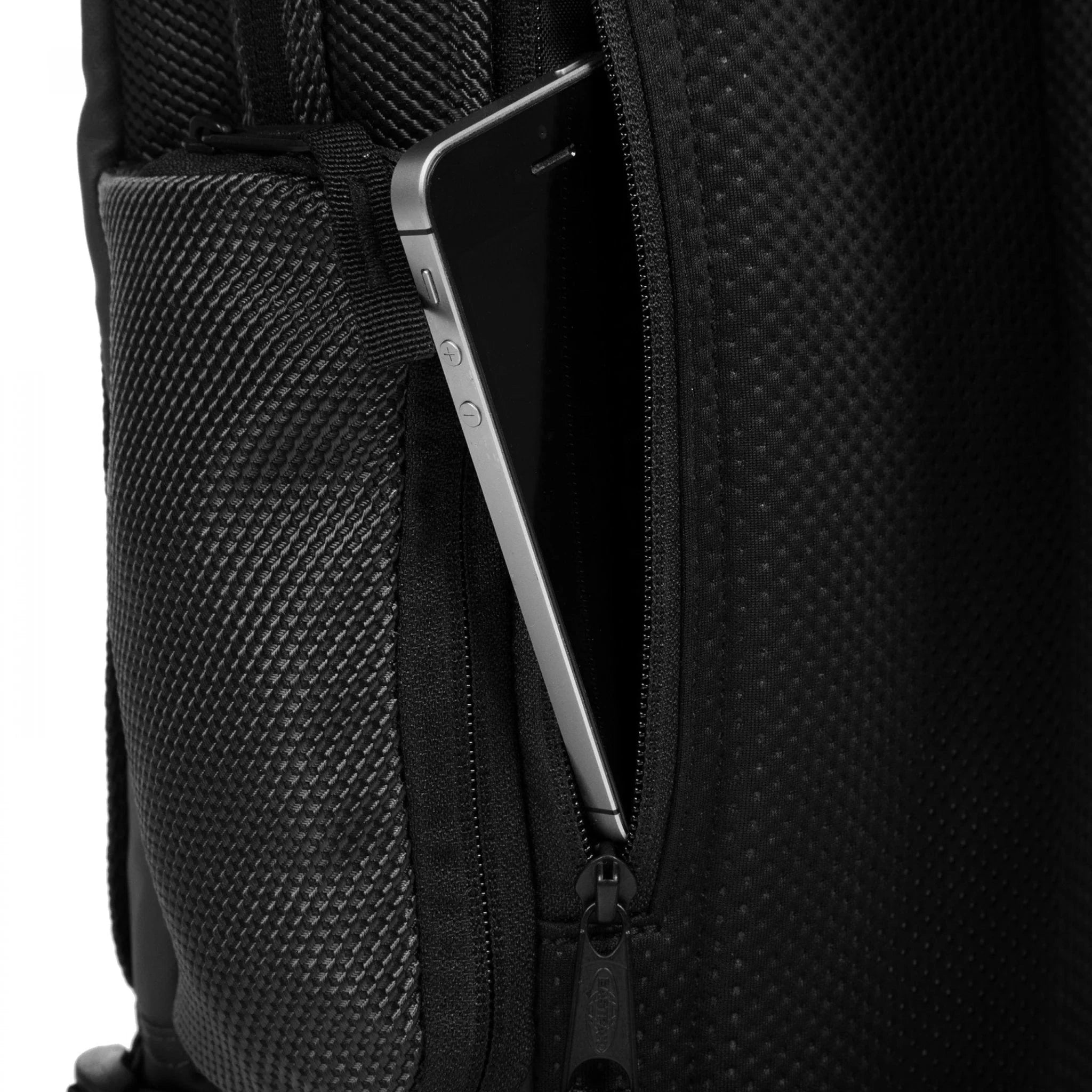 Eastpak Tecum M CNNCT Backpack - Stylish & Durable Laptop Backpack for Work, School & Travel - Water-Resistant Coat Protection for Commuters & Students