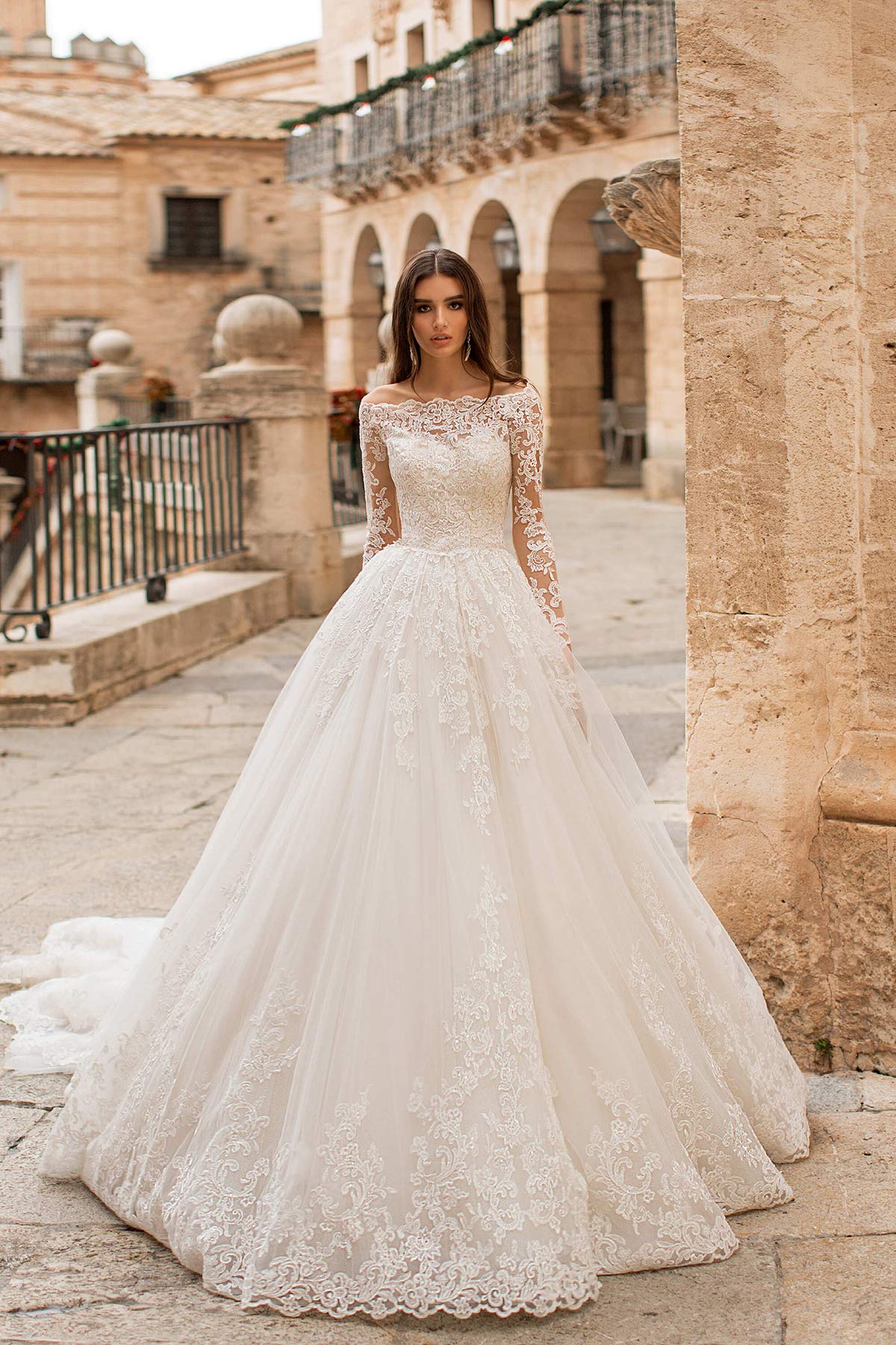 Elegant Off Shoulder Long Sleeve Lace Wedding Dress for Women - Ivory Beach Bridal Gown | Perfect for Beach Weddings, Princess-Themed Ceremonies & Romantic Photoshoots