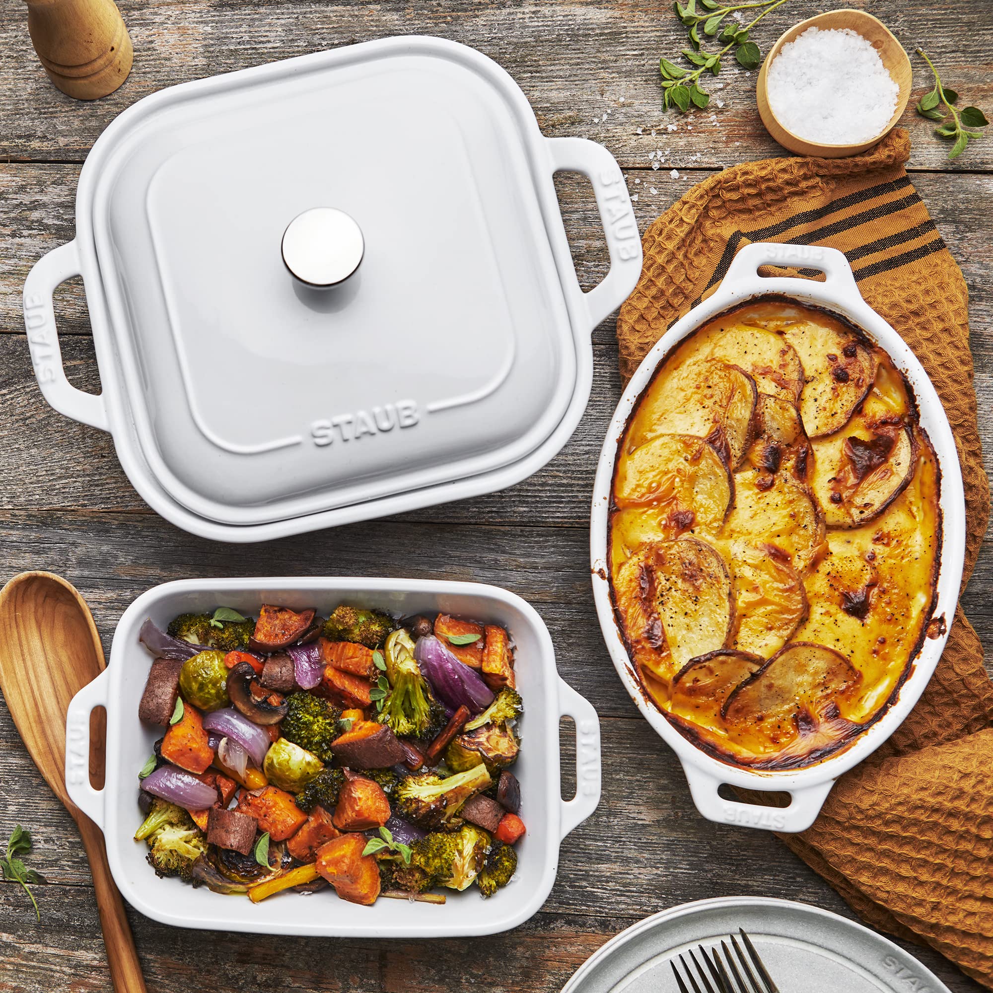 Staub 4-Piece Ceramic Baking Set - Casserole Dish with Lid, Brownie Pan, White | Oven-Safe Cookware for Baking, Roasting & Serving | Perfect for Casseroles, Brownies & Dinner Parties