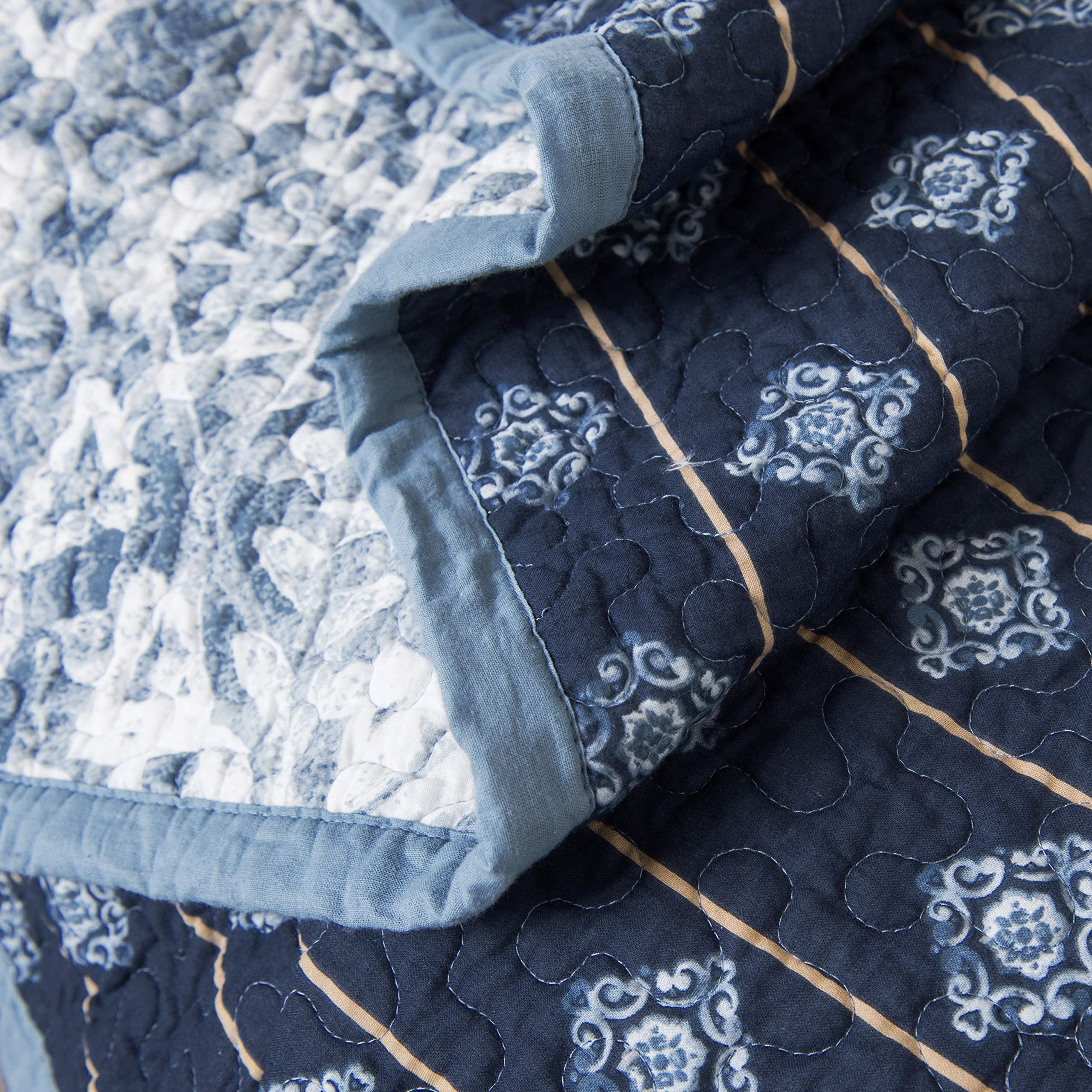 Premium Skyler 2-Piece Reversible Cotton Quilt Set with Pillow Shams - Twin Size Blue Medallion Striped Coastal Bedding | Luxury Quilt & Pillowcase for Guest Rooms, Beach Houses & Coastal-Themed Bedrooms