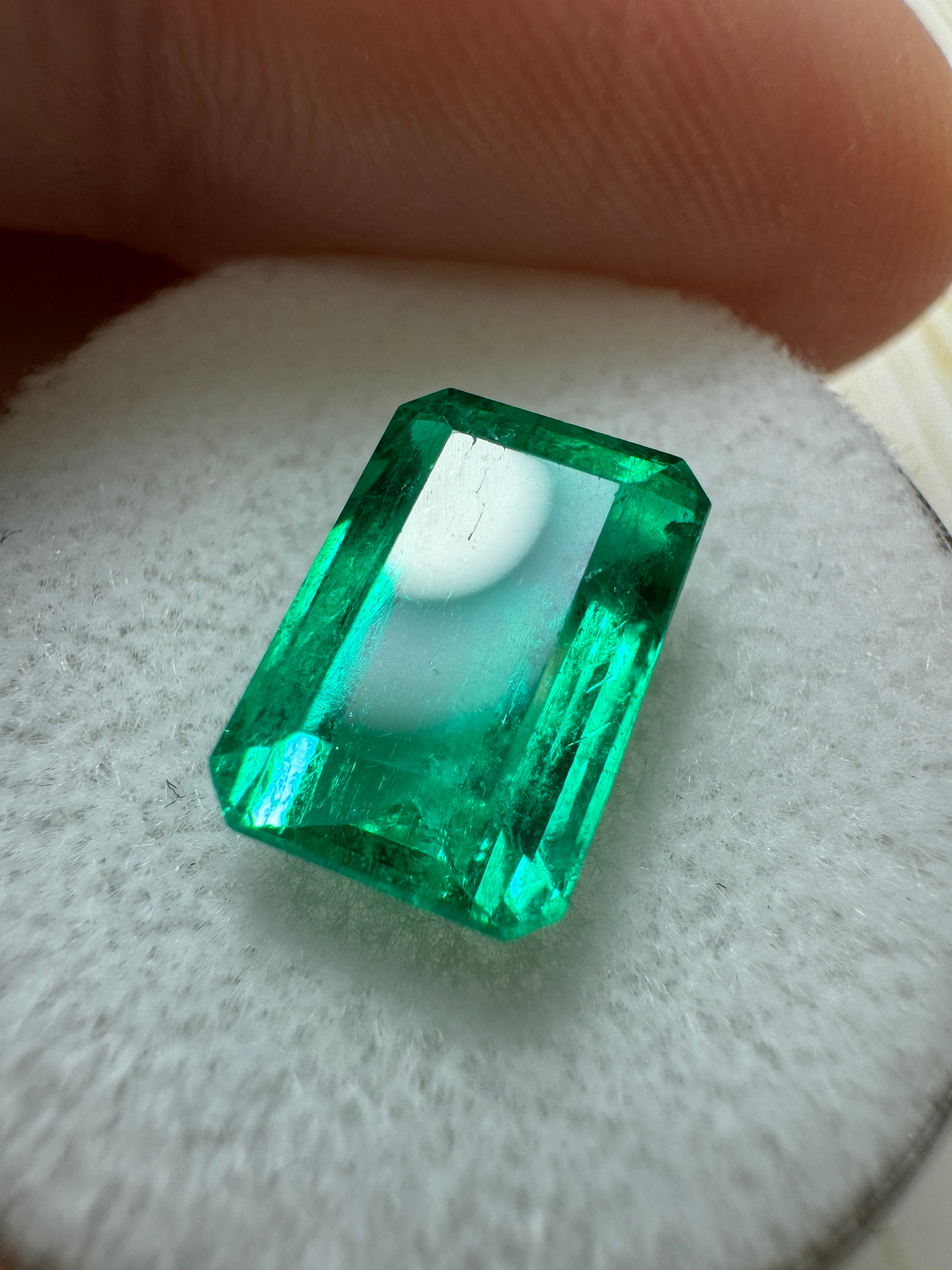 3.40 Carat GIA Certified Vivid Bluish Green Natural Loose Colombian Emerald - Elongated Emerald Cut Gemstone for Jewelry Making, Engagement Rings & Luxury Gifts