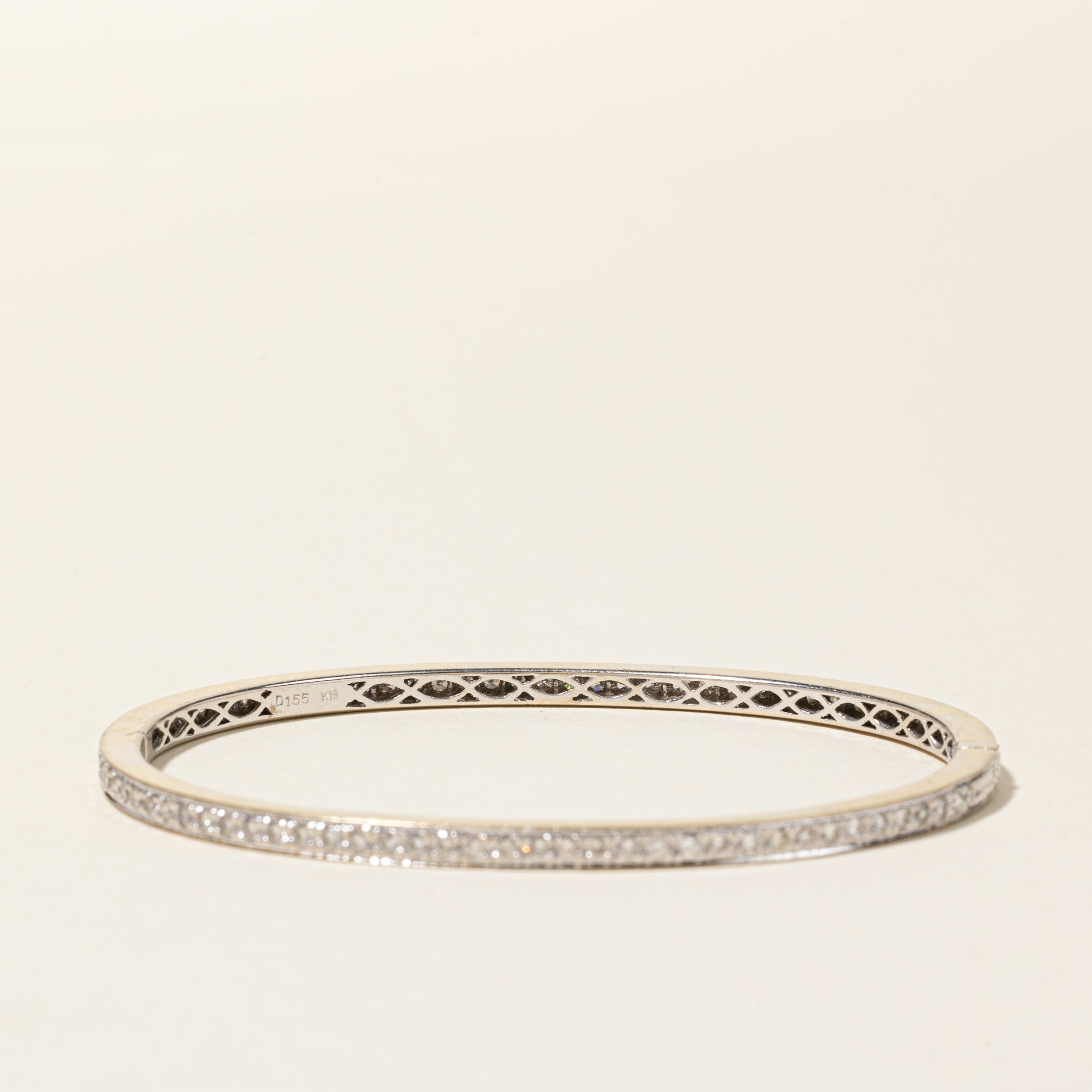 18K White Gold Oval Diamond Bangle Bracelet - 1.55 Carat Total Weight (ctw) - Size 7 - Elegant Jewelry for Weddings, Anniversaries & Special Occasions