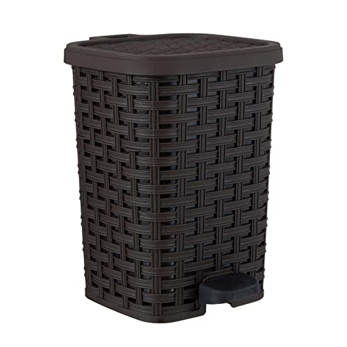 Premium Small Wicker Step-On Trash Can with Foot Pedal – 6 qt Brown Waste Basket for Kitchen, Bathroom, Office, Patio & Backyard | Indoor & Outdoor Use | Perfect for Recycling, Composting & Household Waste Disposal