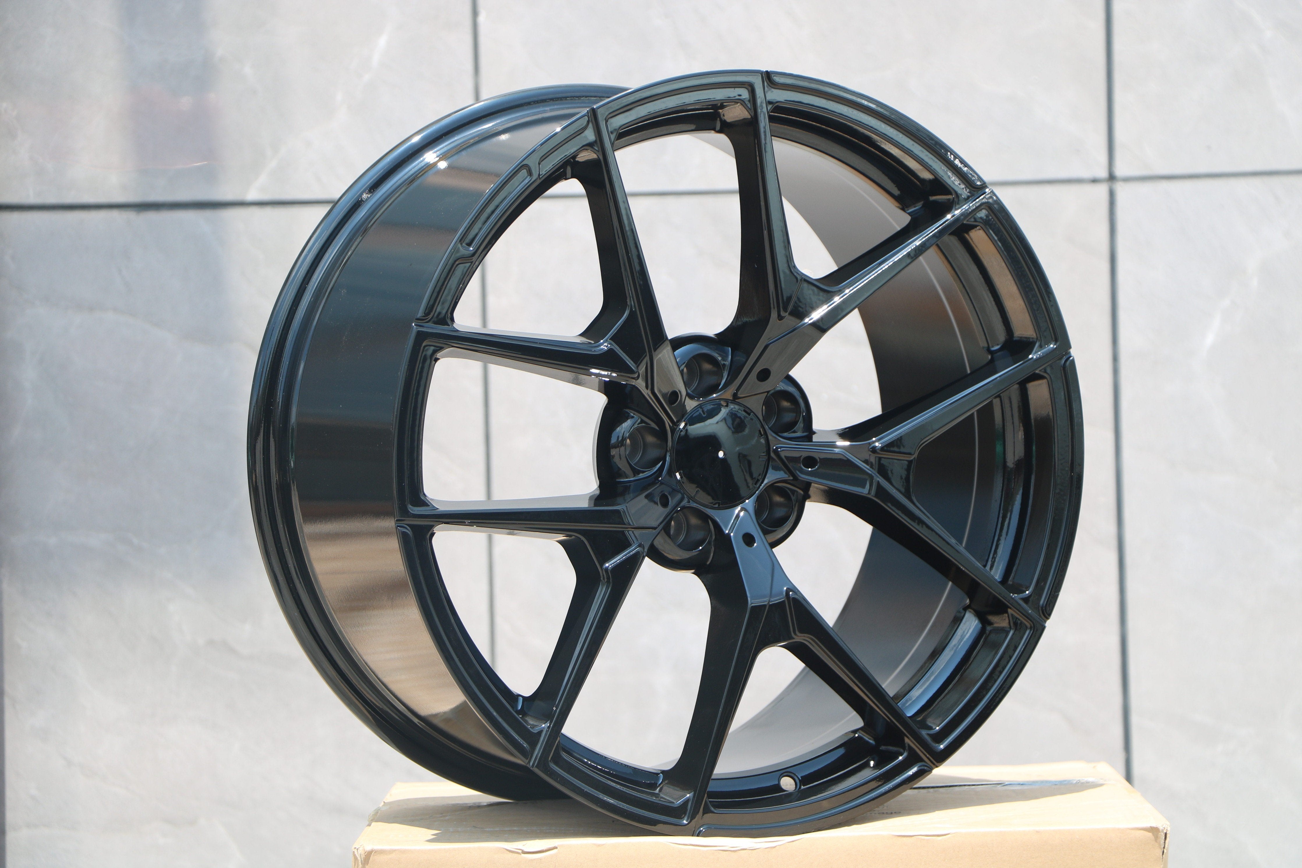 18-Inch Spoke Style Alloy Wheels for Mercedes Benz C207 C250 C300 C350 CLA250 E350 GLC300 GLC350 - Perfect Upgrade for Luxury Sedans & SUVs