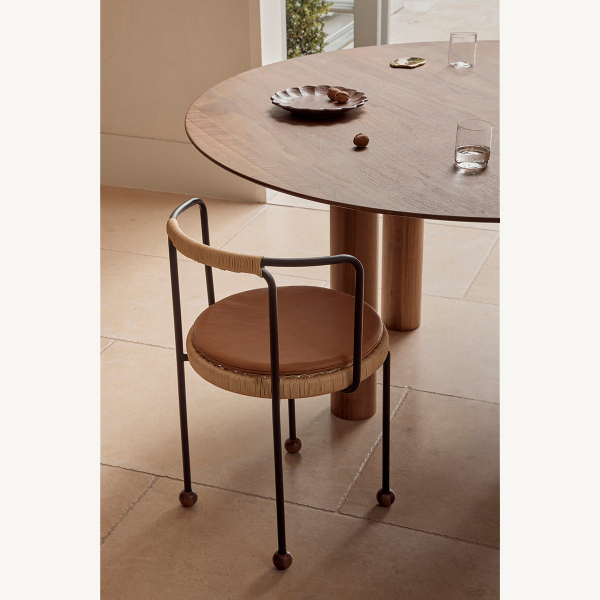Round Walnut Dining Table 60 Inch - Modern Wooden Kitchen Table for Family Gatherings & Dinner Parties