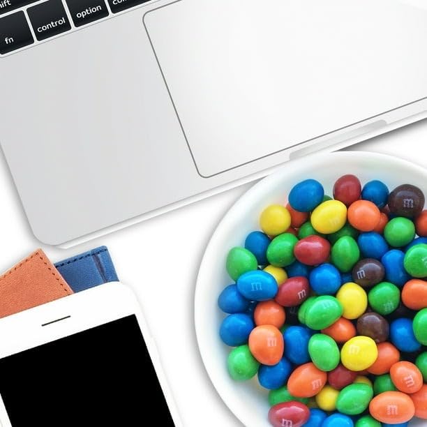 M&M's Peanut Milk Chocolate Candies - Family Size Bag (345g/12.2oz) - Pack of 2 with Free Ice Pack - Perfect for Parties, Halloween Treats & Office Snacks - Shipped from Canada