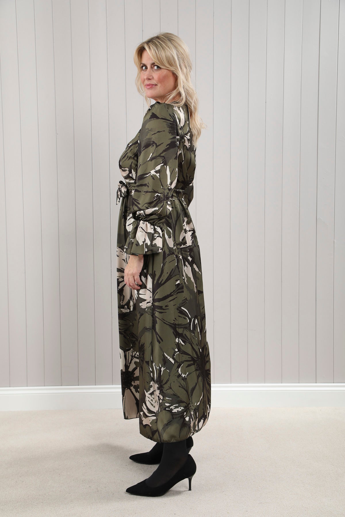 Elegant Satin Flute Cuff Dress for Women - Perfect for Evening Parties, Weddings & Special Occasions