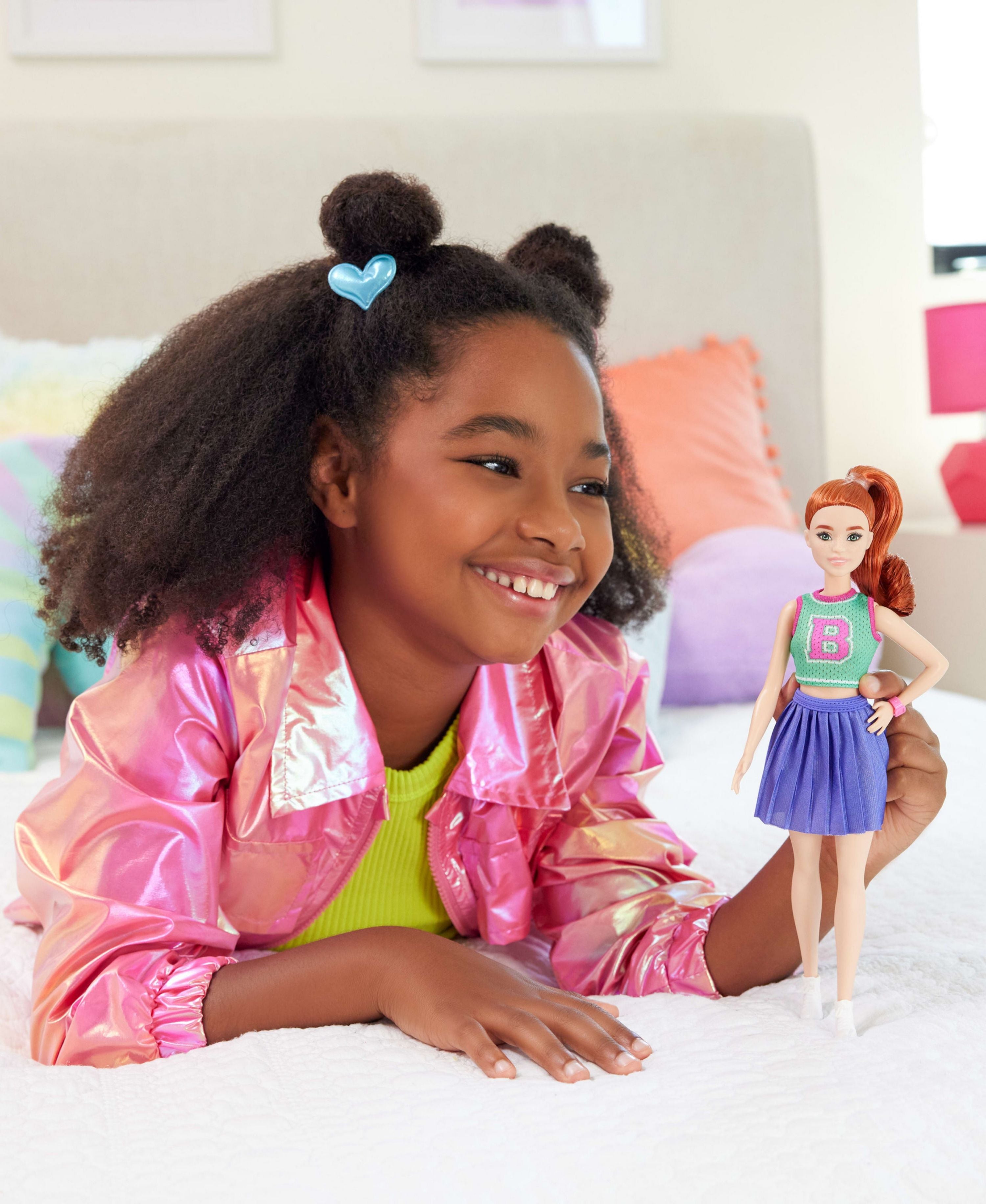 Barbie Fashionista Doll Set with Stylish Outfits & Accessories - Perfect for Kids' Dress-Up Play & Collectors | Great Gift for Birthdays & Holidays