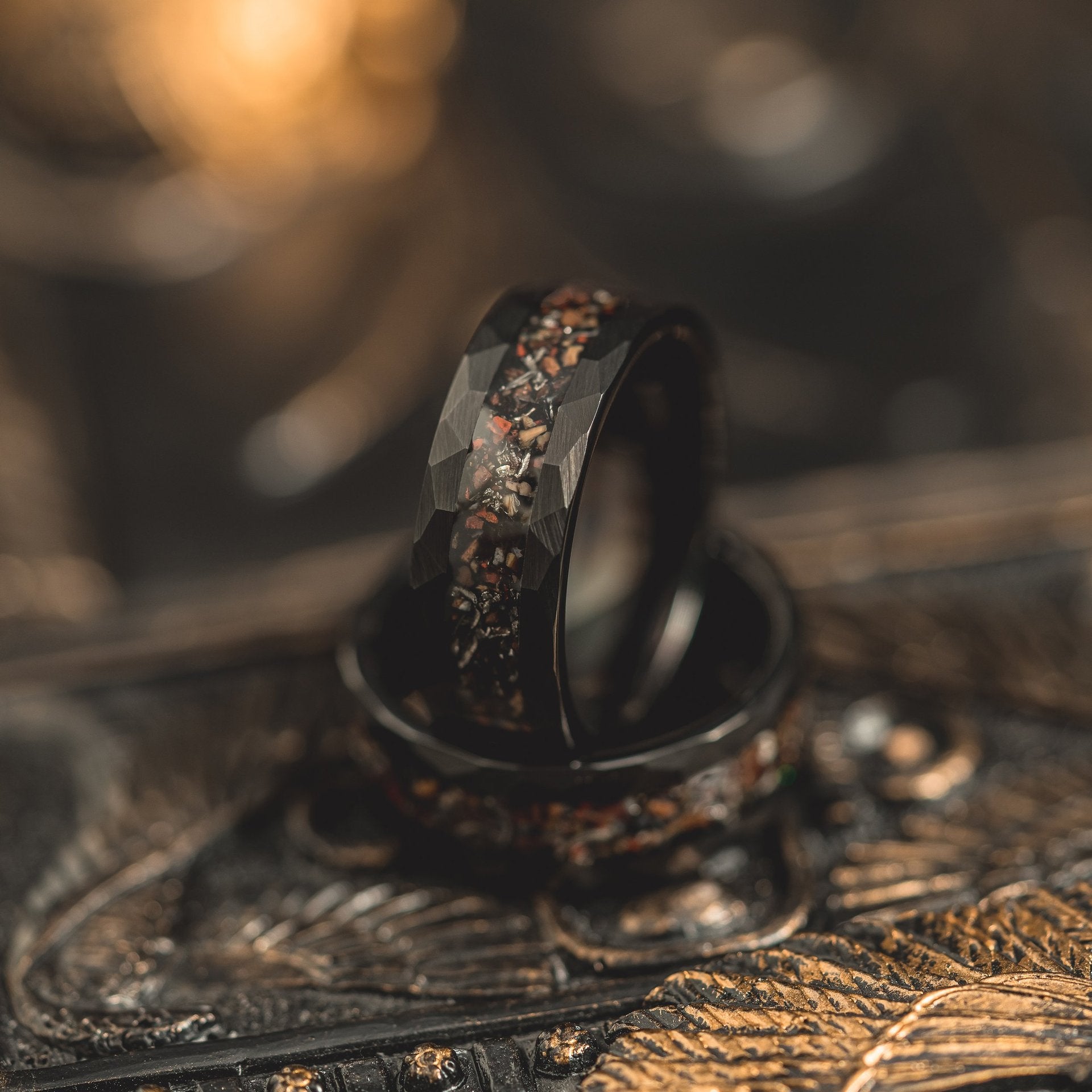 8mm Tungsten Gold Men's Wedding Band - Hammered Black Steel Ring with Dinosaur Fossil Inlay - Perfect for Anniversary, Engagement & Unique Gifts for Him