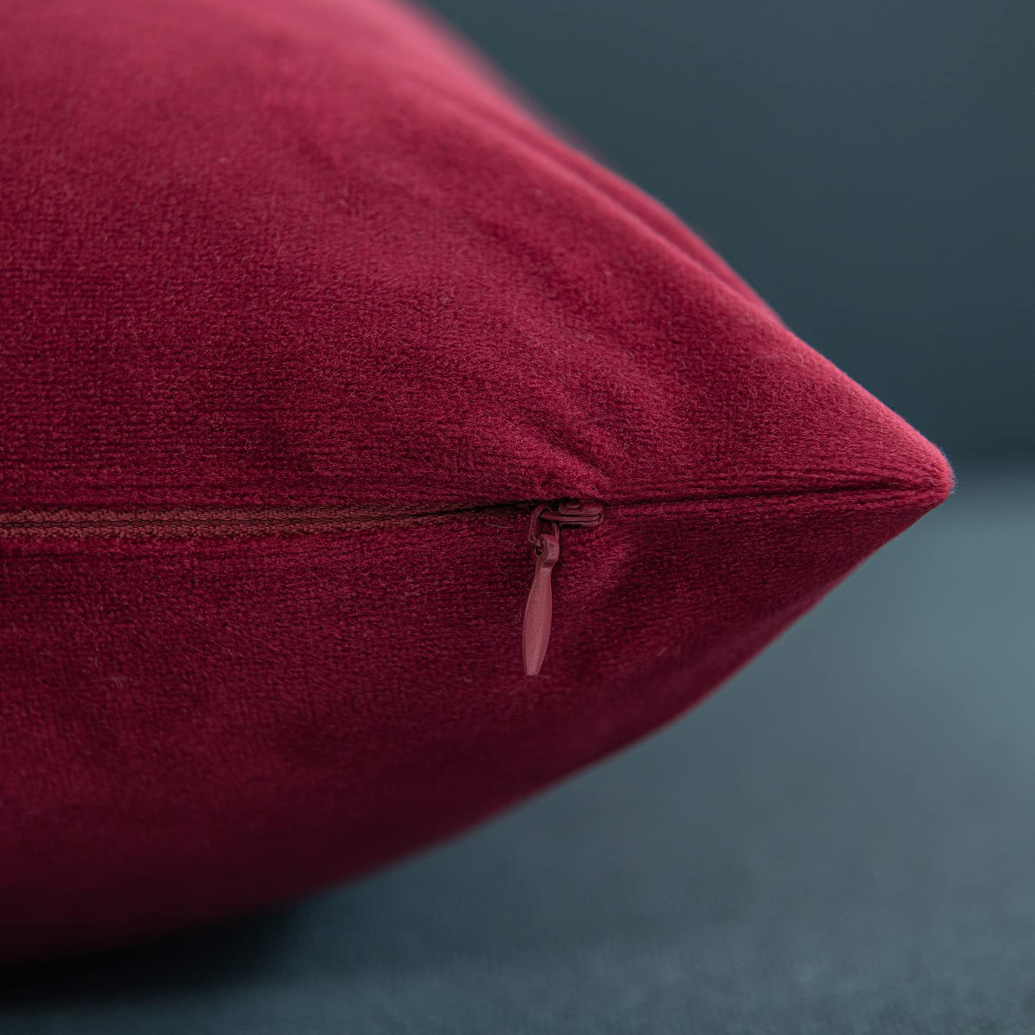 DEZENE 20x20 Inch Burgundy Velvet Pillow Covers - 2 Pack Soft Square Throw Pillowcases for Couch, Sofa & Bed - Farmhouse Home Decor Accent Pillows for Living Room, Bedroom & Dorm