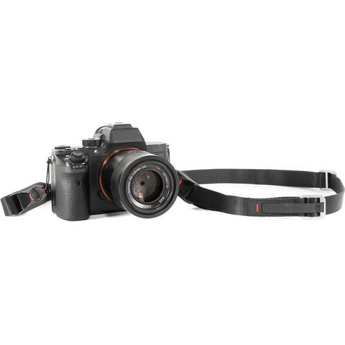 Peak Design Leash Camera Strap (Black) - Adjustable & Comfortable DSLR/SLR Shoulder Strap for Photographers - Perfect for Travel, Hiking & Outdoor Photography