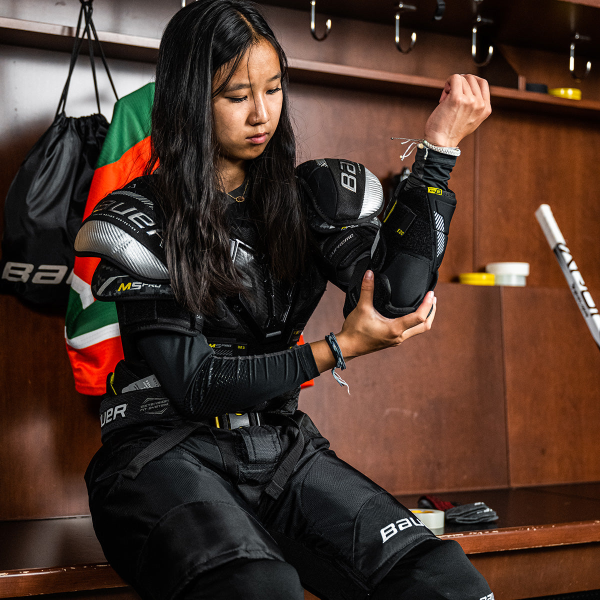 Bauer Supreme M5 Pro Junior Hockey Elbow Pads - Protective Gear for Youth Ice Hockey Players - Perfect for Games, Practices & Training Sessions