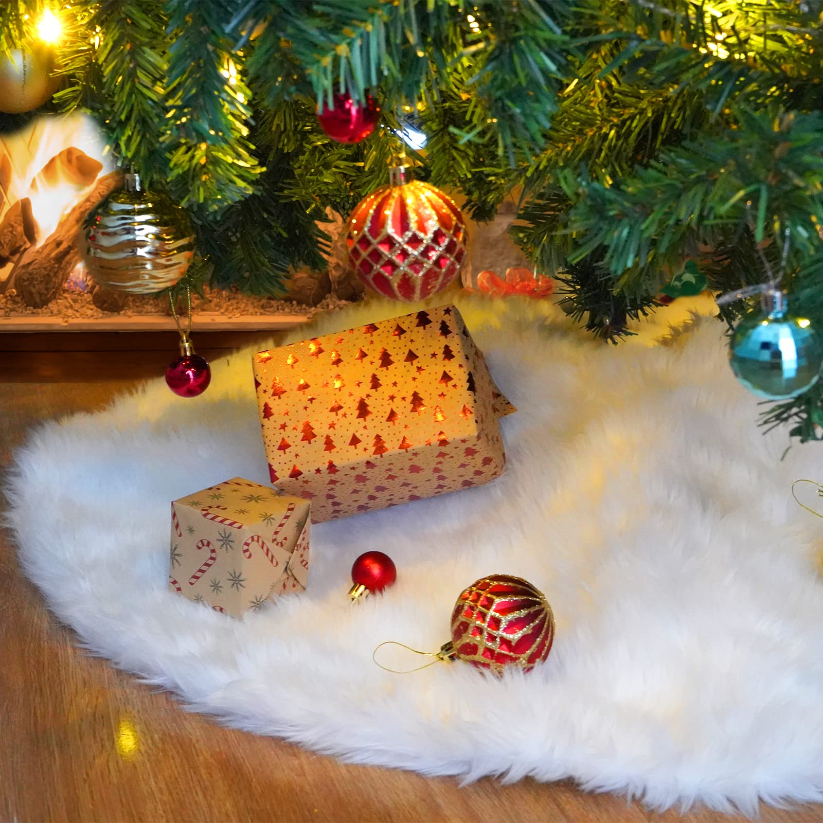 36 Inch White Faux Fur Christmas Tree Skirt - Plush Holiday Tree Decoration for Indoor & Outdoor Use | Perfect for Christmas Parties, Home Decor & Festive Celebrations