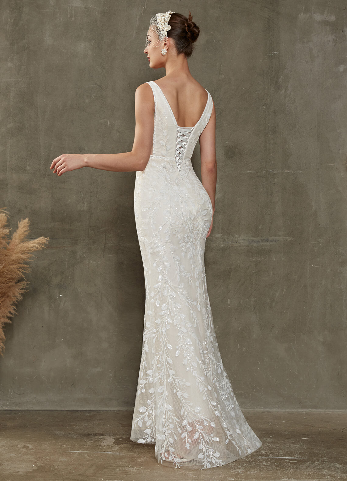 Elegant Convertible V-Neck Sleeveless Wedding Dress with Detachable Train - Perfect for Beach Weddings, Vow Renewals & Formal Bridal Events