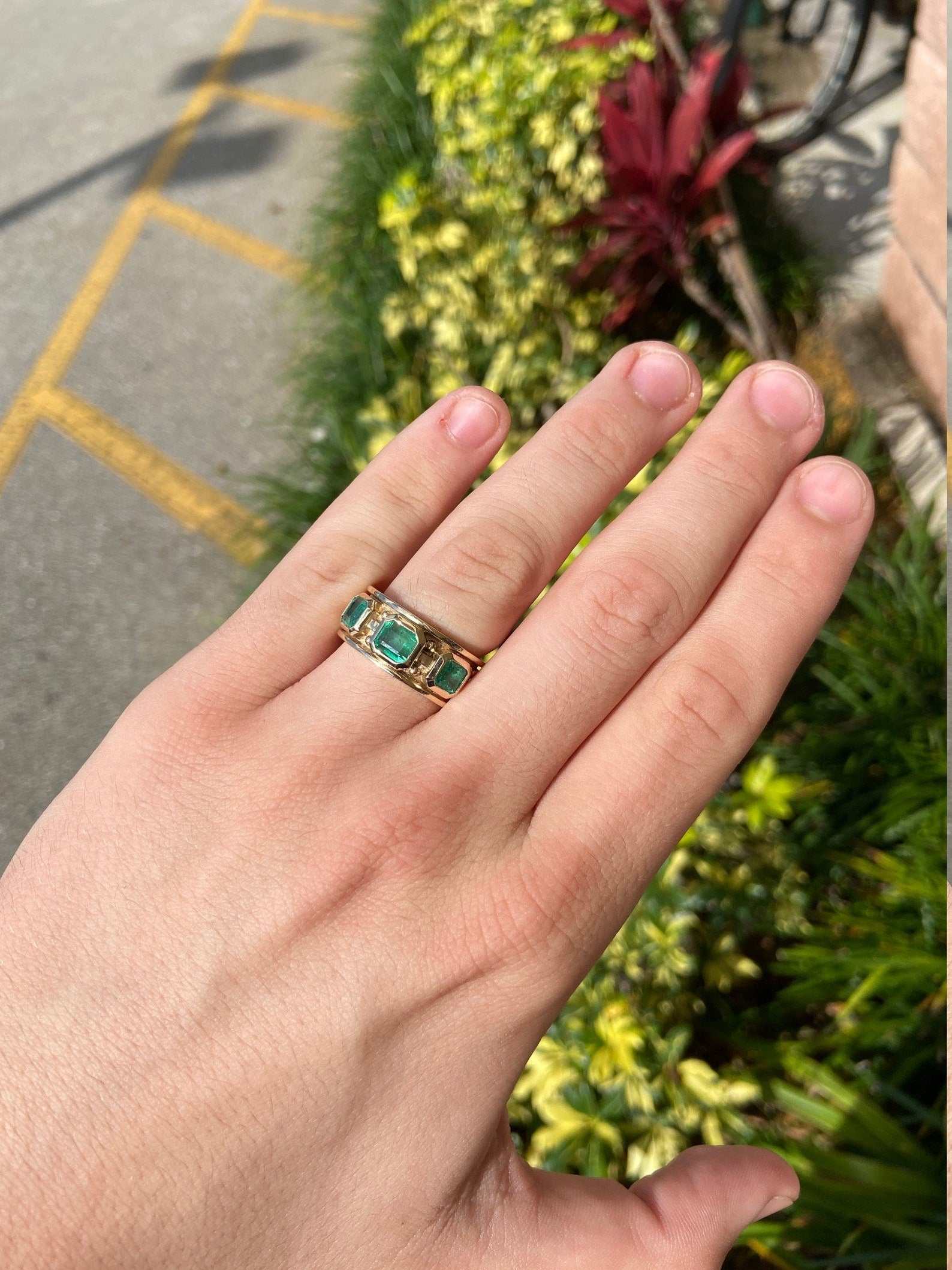 2.85tcw Men's Emerald Solitaire Three Stone Band Ring in 14K Gold - Perfect for Everyday Wear, Wedding Bands & Anniversary Gifts